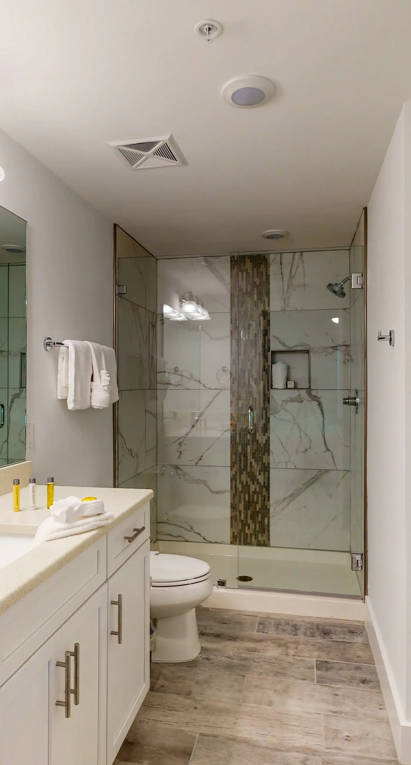 Blu 406 - Gulf-front condo in gated community with pools on site - close to beach