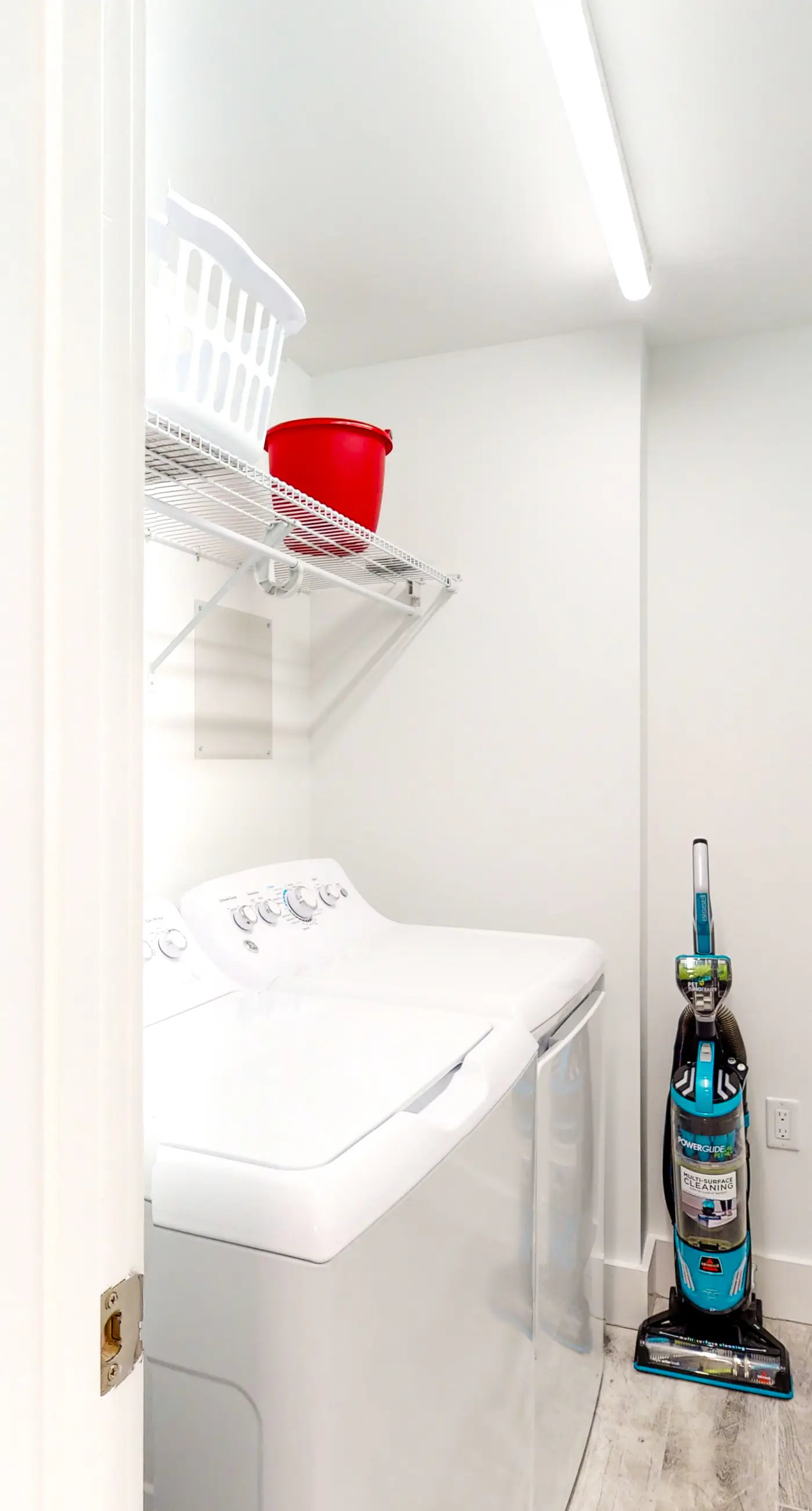 Blu 406 - Gulf-front condo in gated community with pools on site - close to beach