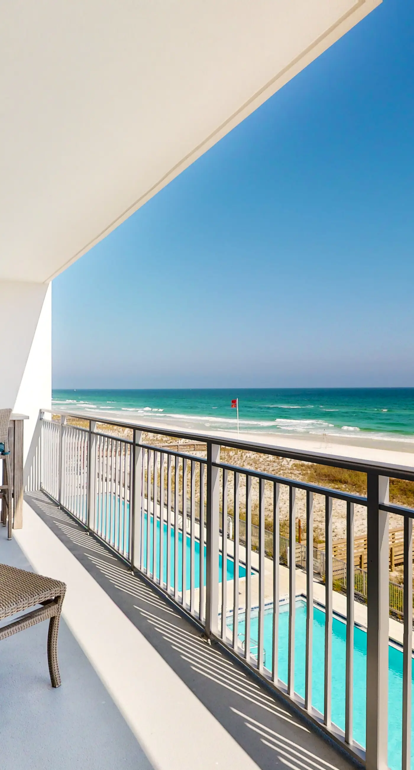 Blu 406 - Gulf-front condo in gated community with pools on site - close to beach