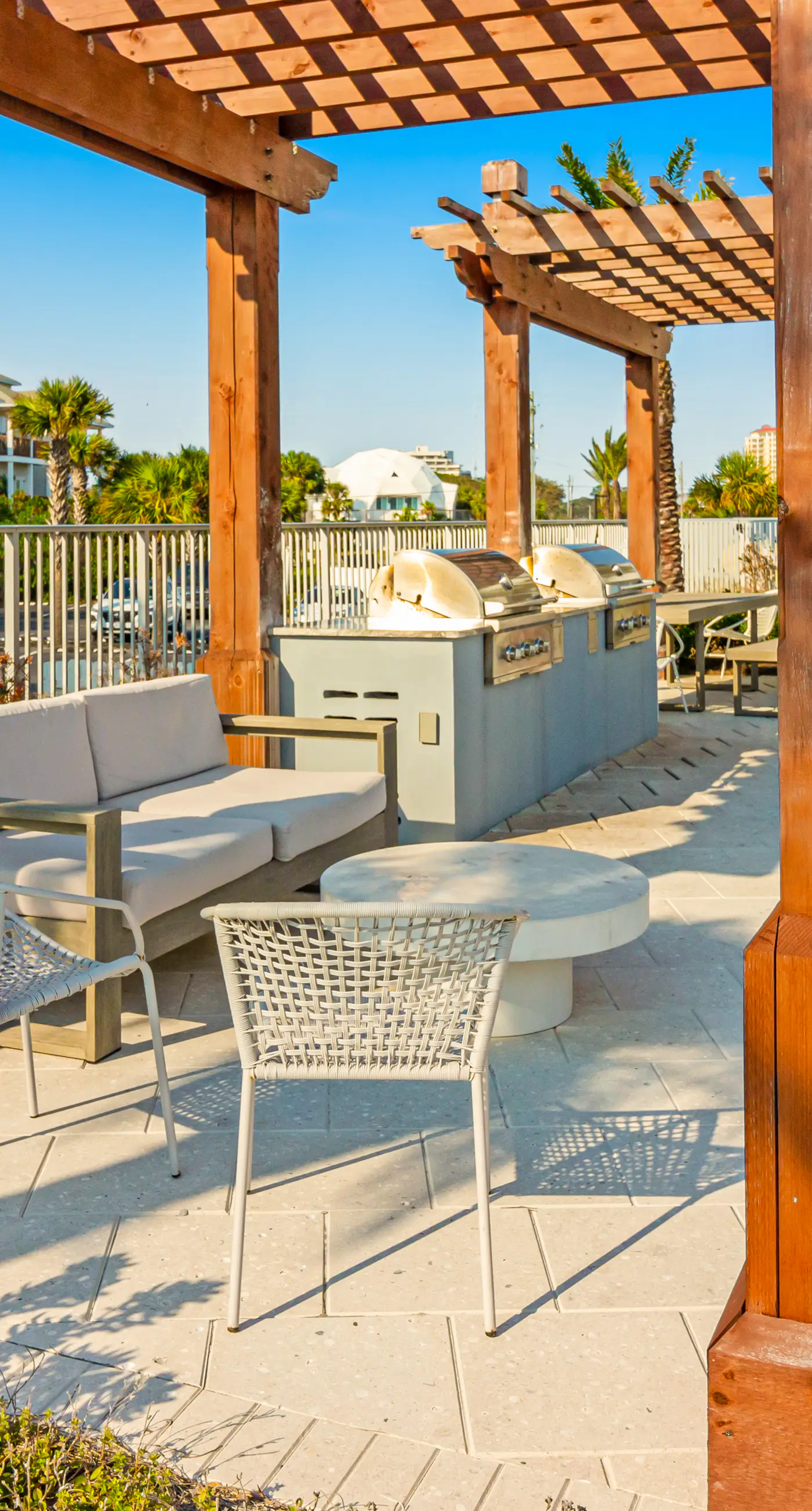 Blu 406 - Gulf-front condo in gated community with pools on site - close to beach