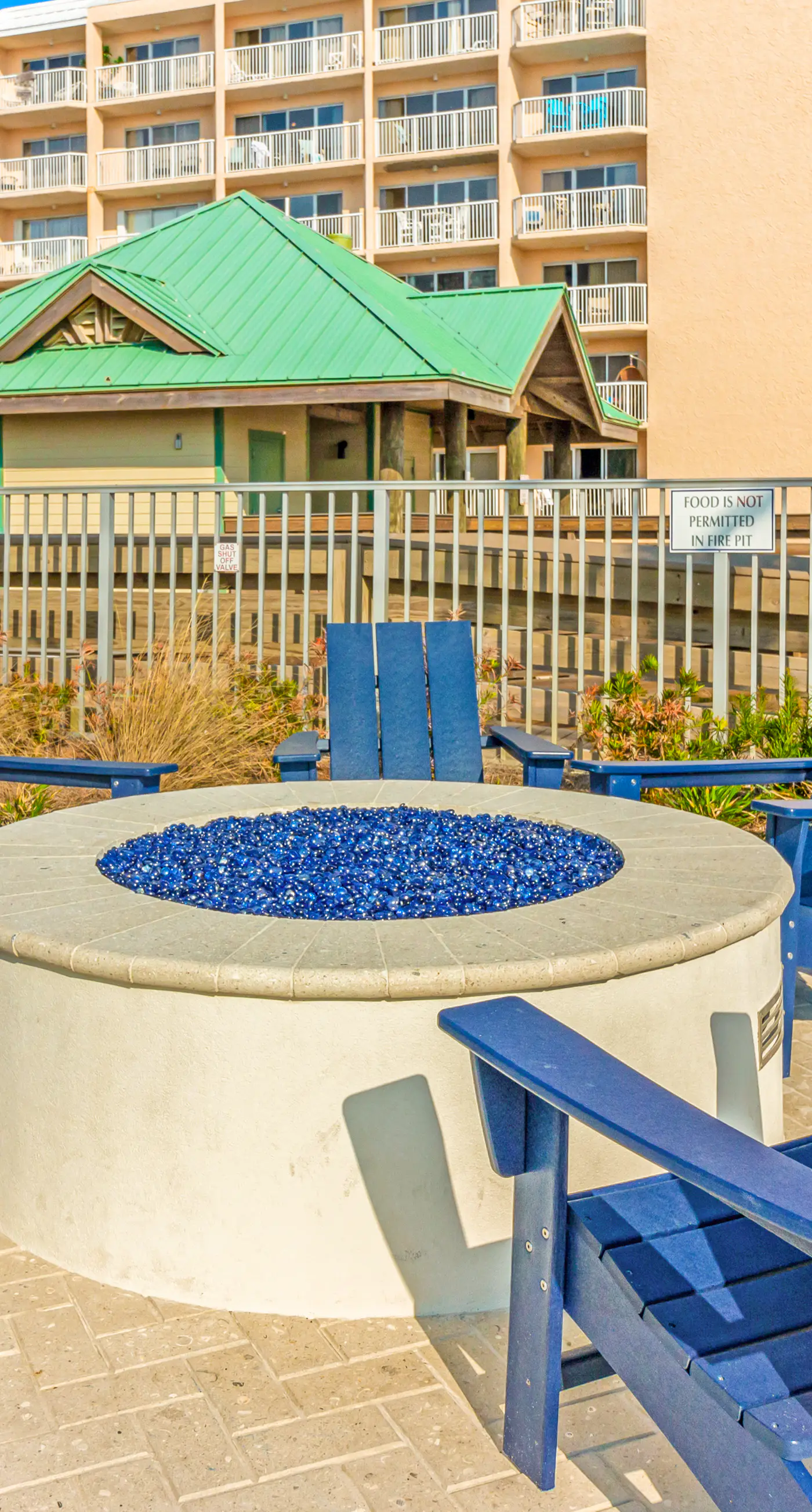 Blu 406 - Gulf-front condo in gated community with pools on site - close to beach