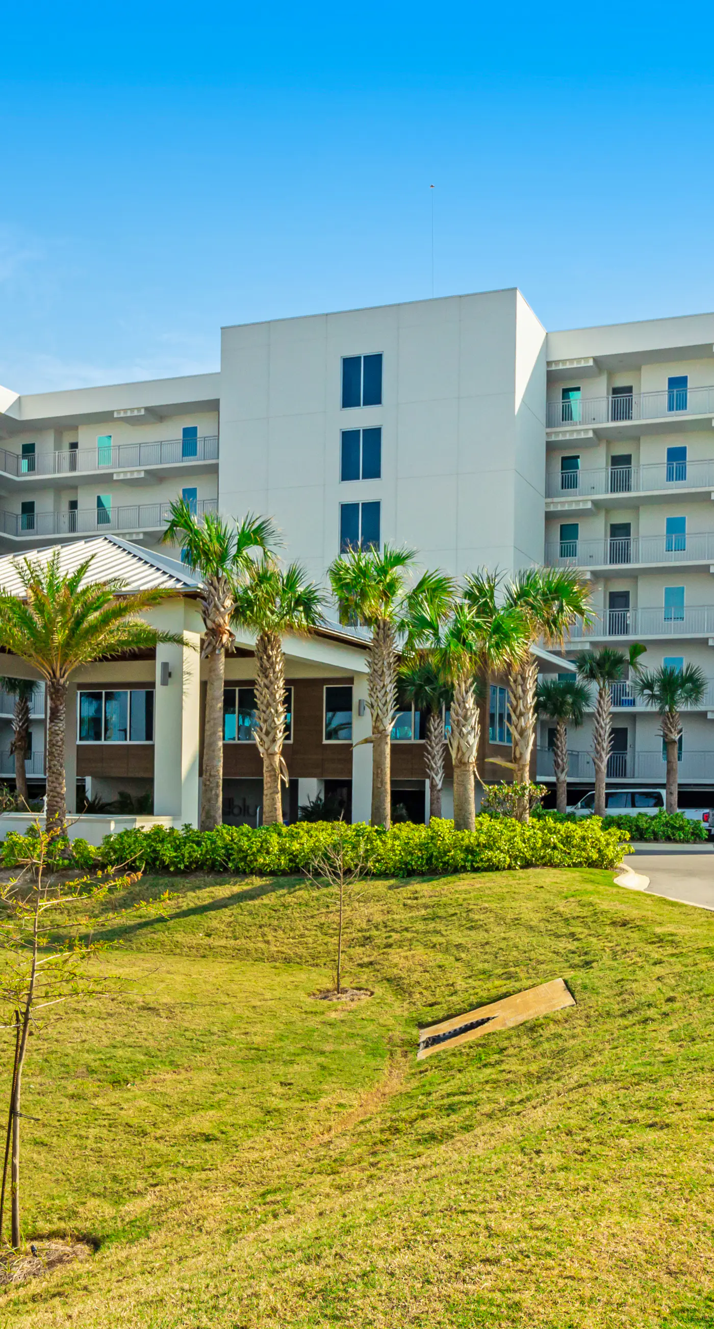 Blu 406 - Gulf-front condo in gated community with pools on site - close to beach