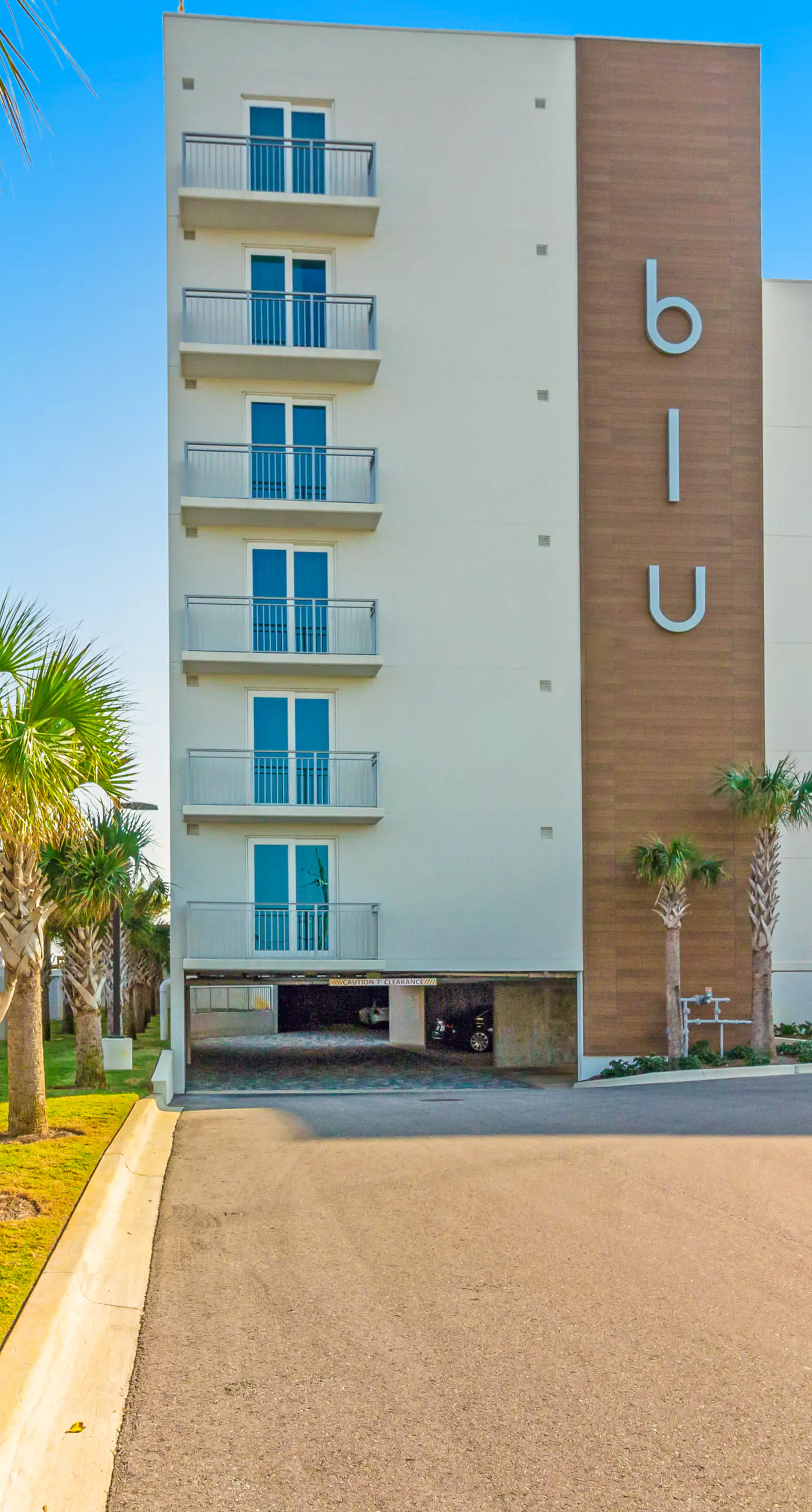 Blu 406 - Gulf-front condo in gated community with pools on site - close to beach