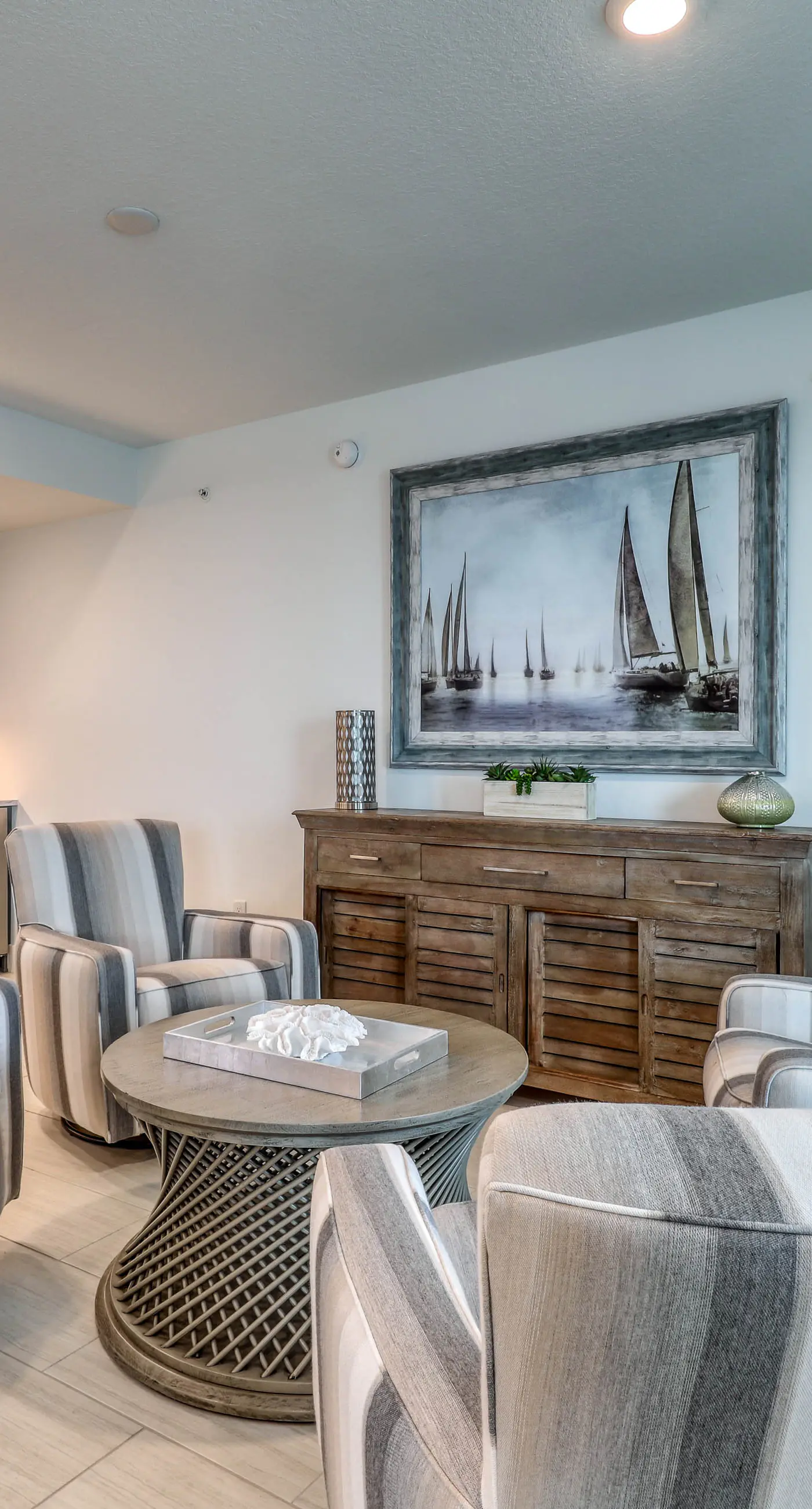 Blu 105 - Gulf-front condo with pools and seasonal beach service in a gated community