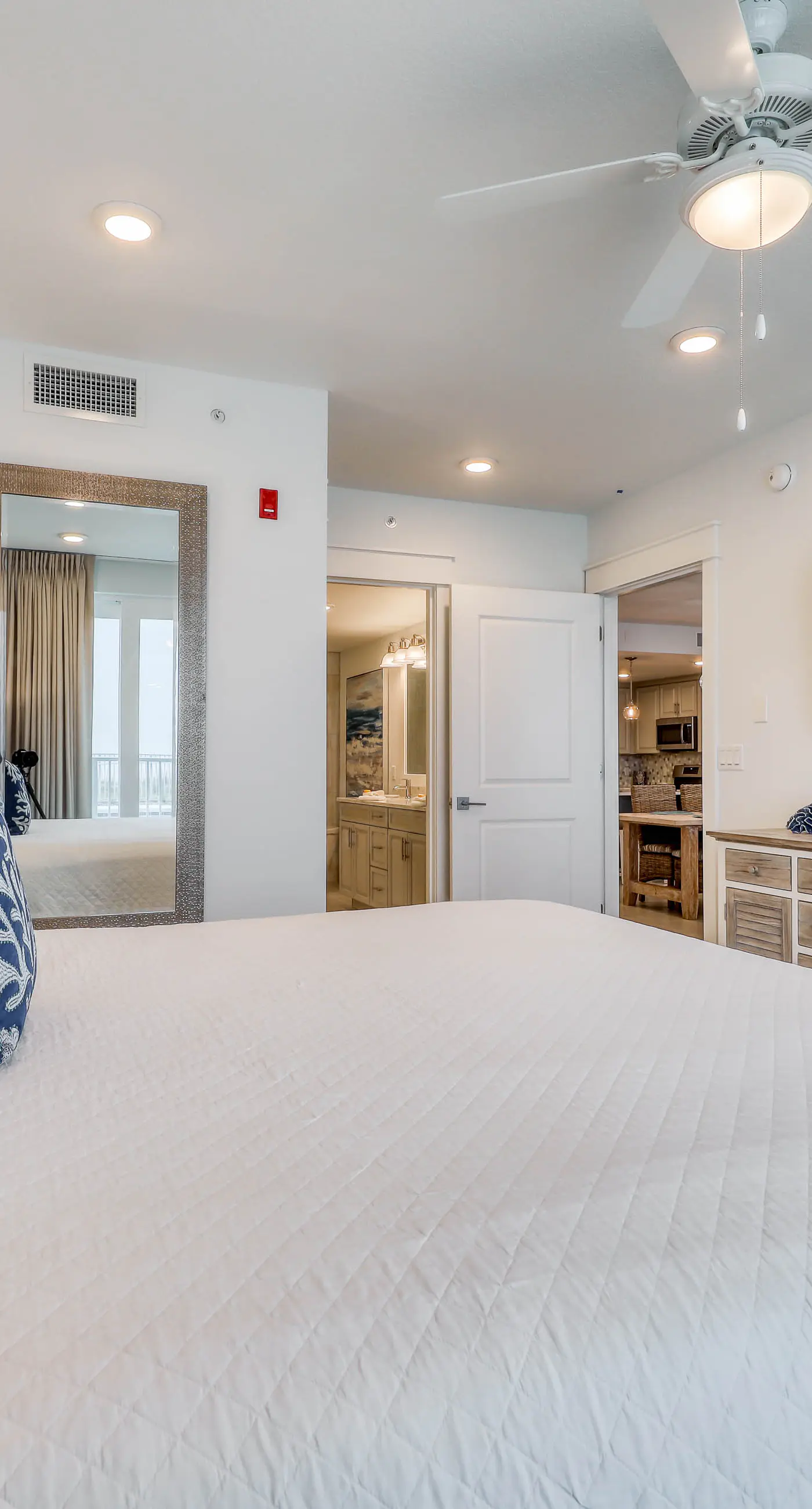 Blu 105 - Gulf-front condo with pools and seasonal beach service in a gated community