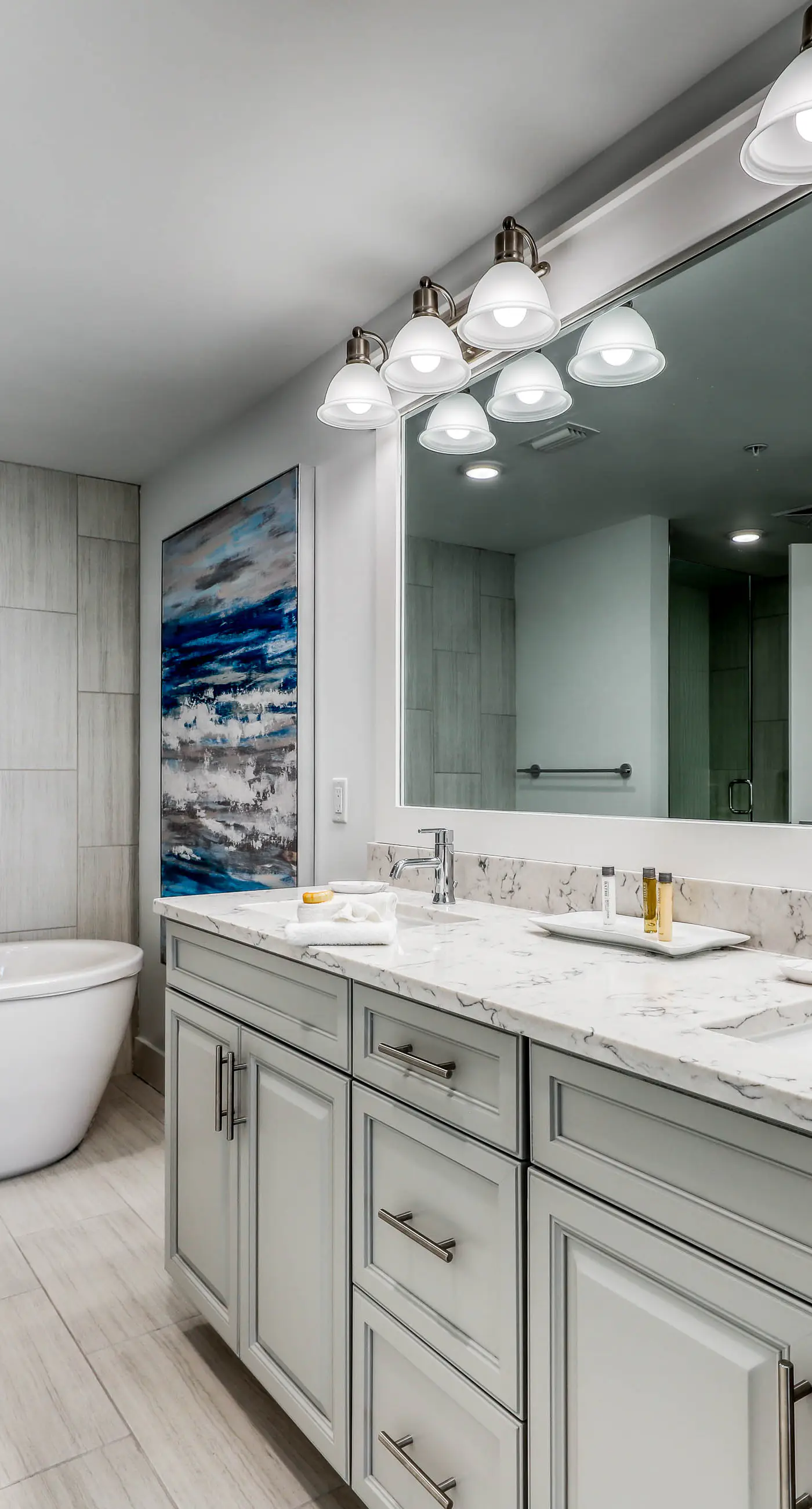 Blu 105 - Gulf-front condo with pools and seasonal beach service in a gated community