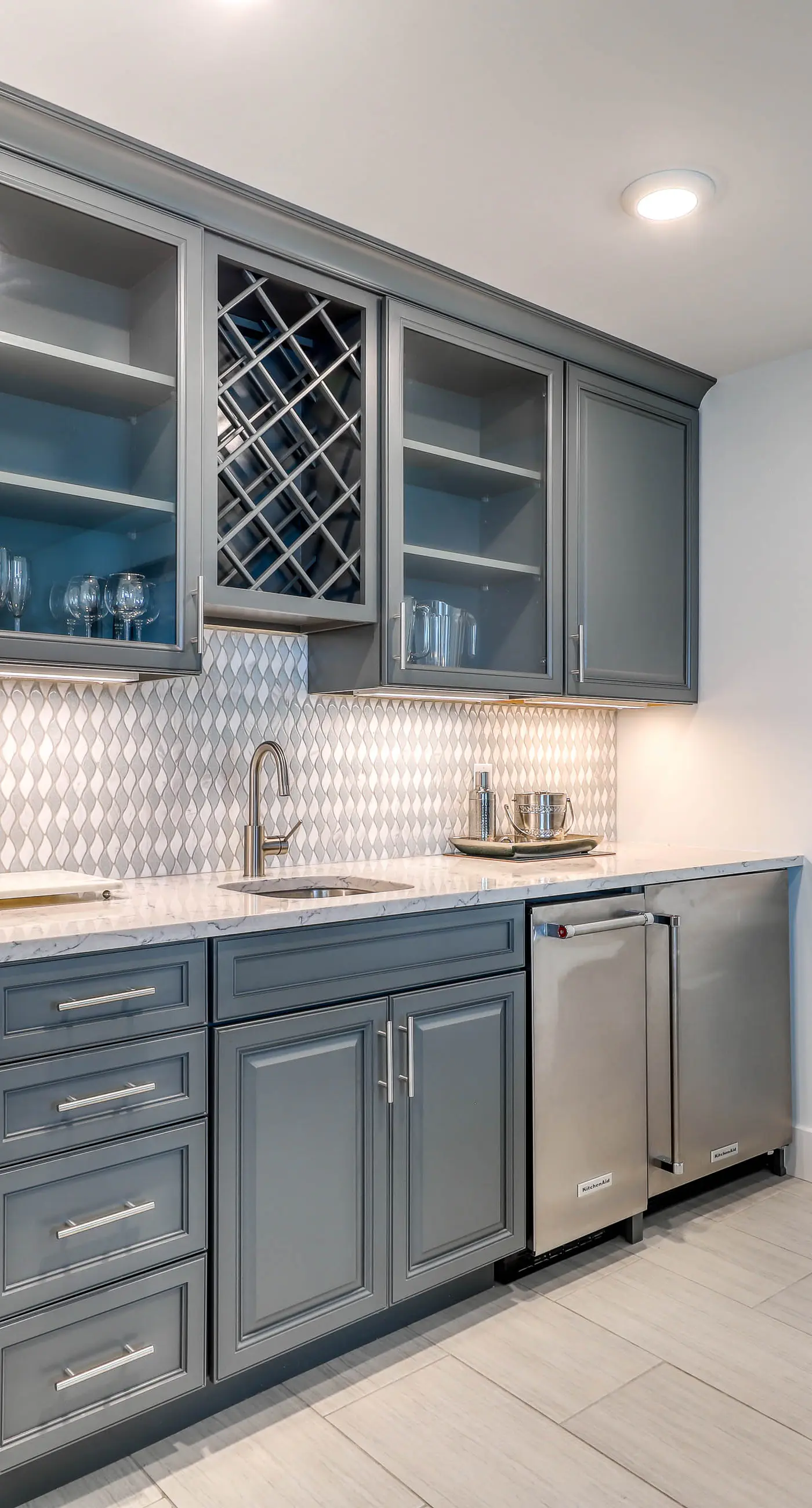 Blu 105 - Gulf-front condo with pools and seasonal beach service in a gated community