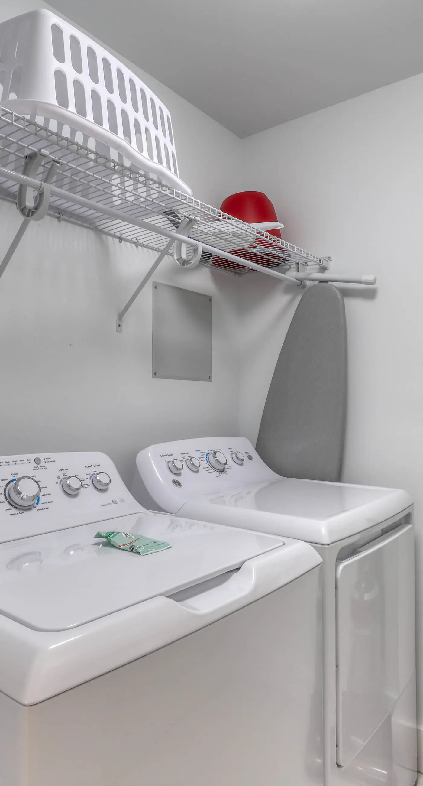 Blu 105 - Gulf-front condo with pools and seasonal beach service in a gated community