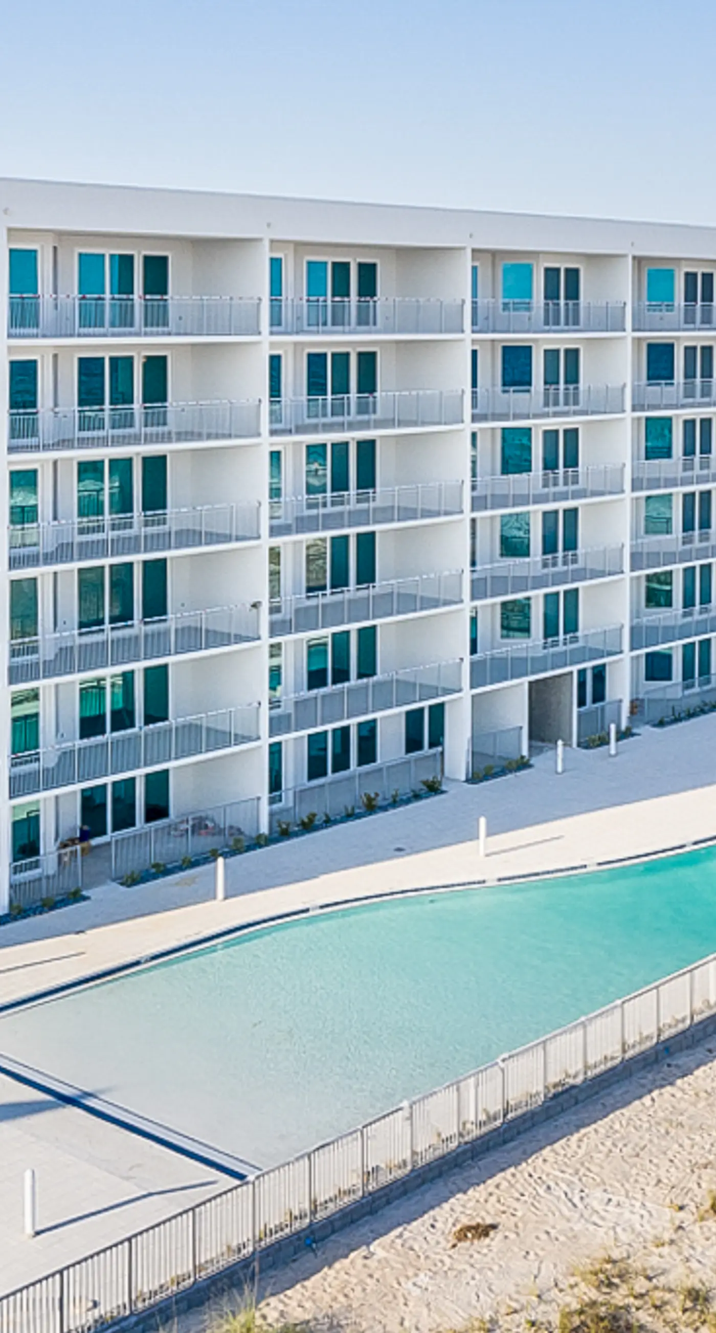 Blu 105 - Gulf-front condo with pools and seasonal beach service in a gated community