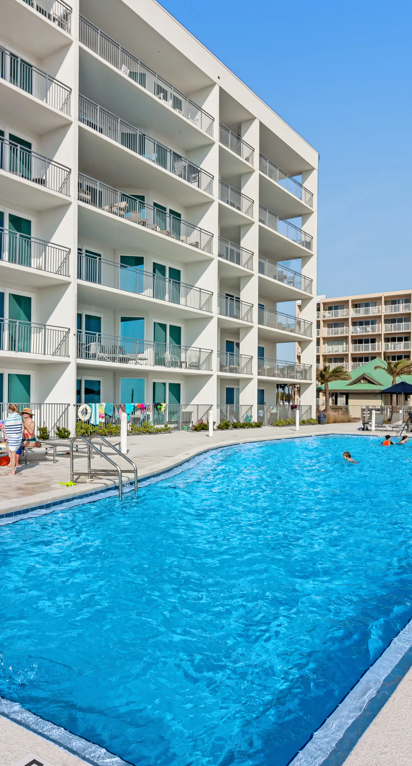 Blu 105 - Gulf-front condo with pools and seasonal beach service in a gated community