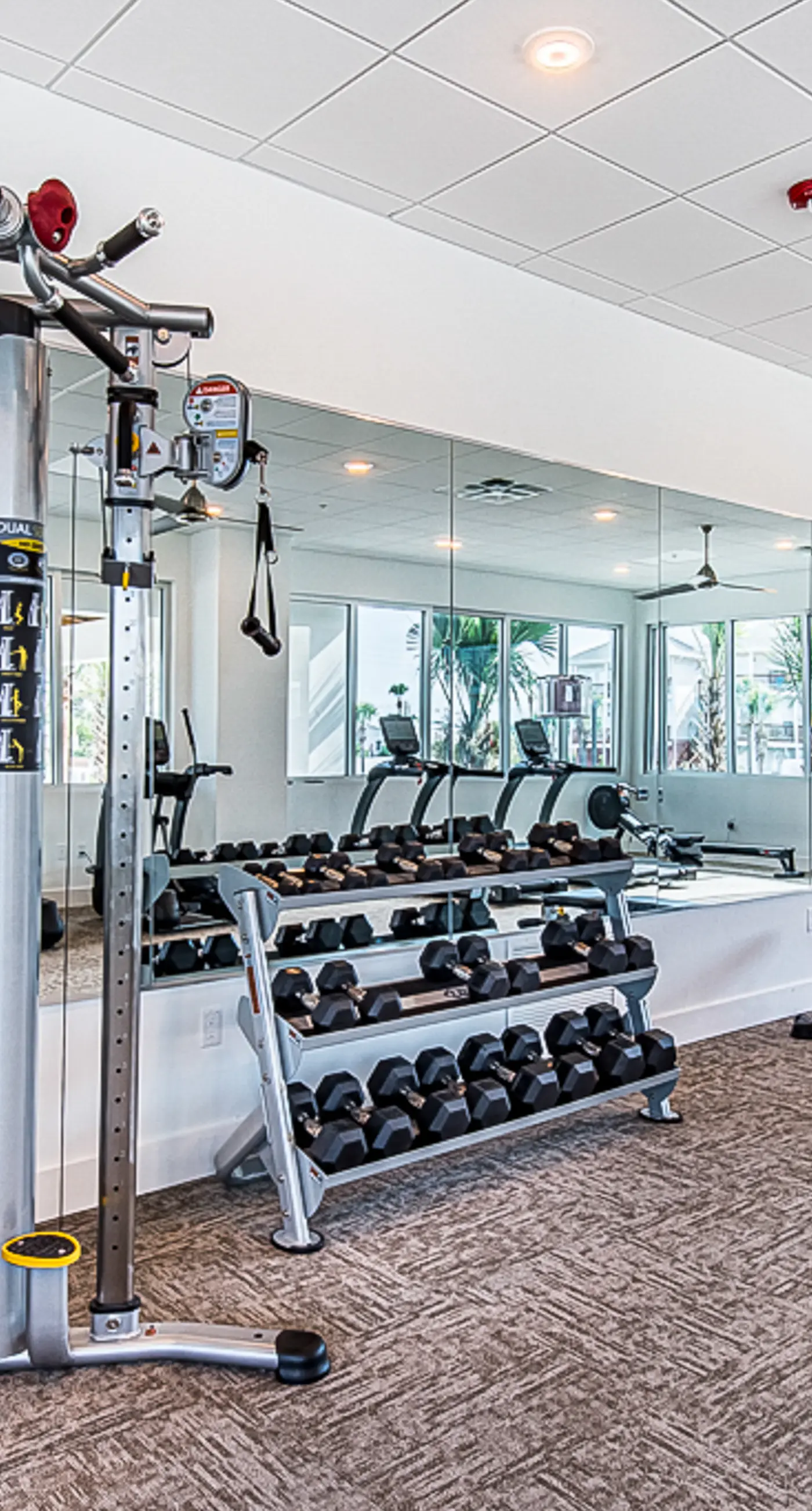 Blu 105 - Gulf-front condo with pools and seasonal beach service in a gated community