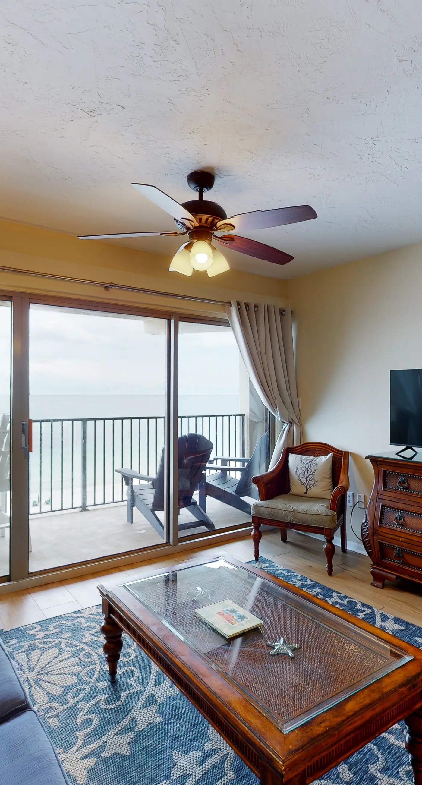Emerald Towers West 5001 - Beautiful Gulf-front Condo with a Community Pool and Free WiFi