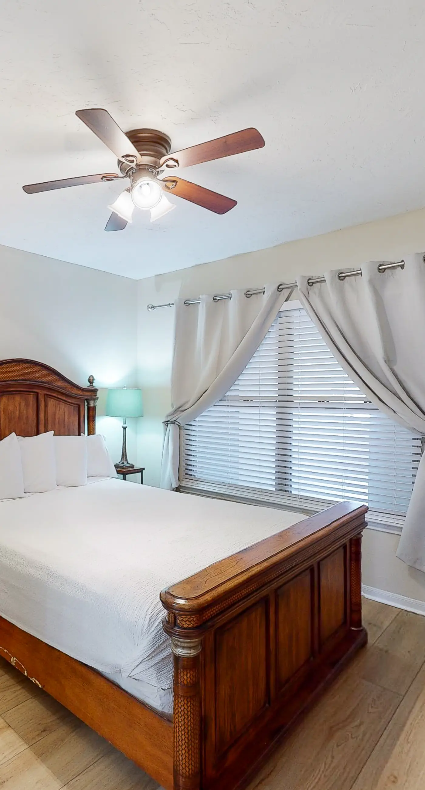 Emerald Towers West 5001 - Beautiful Gulf-front Condo with a Community Pool and Free WiFi