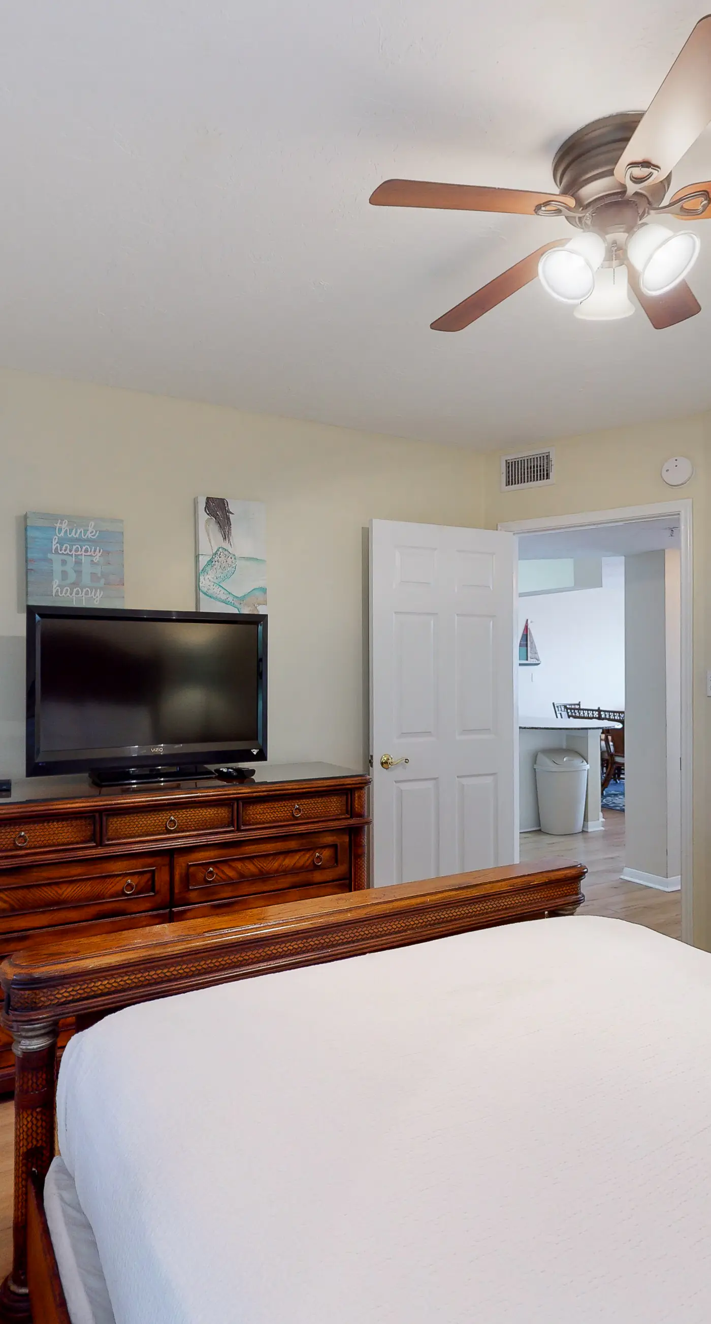 Emerald Towers West 5001 - Beautiful Gulf-front Condo with a Community Pool and Free WiFi