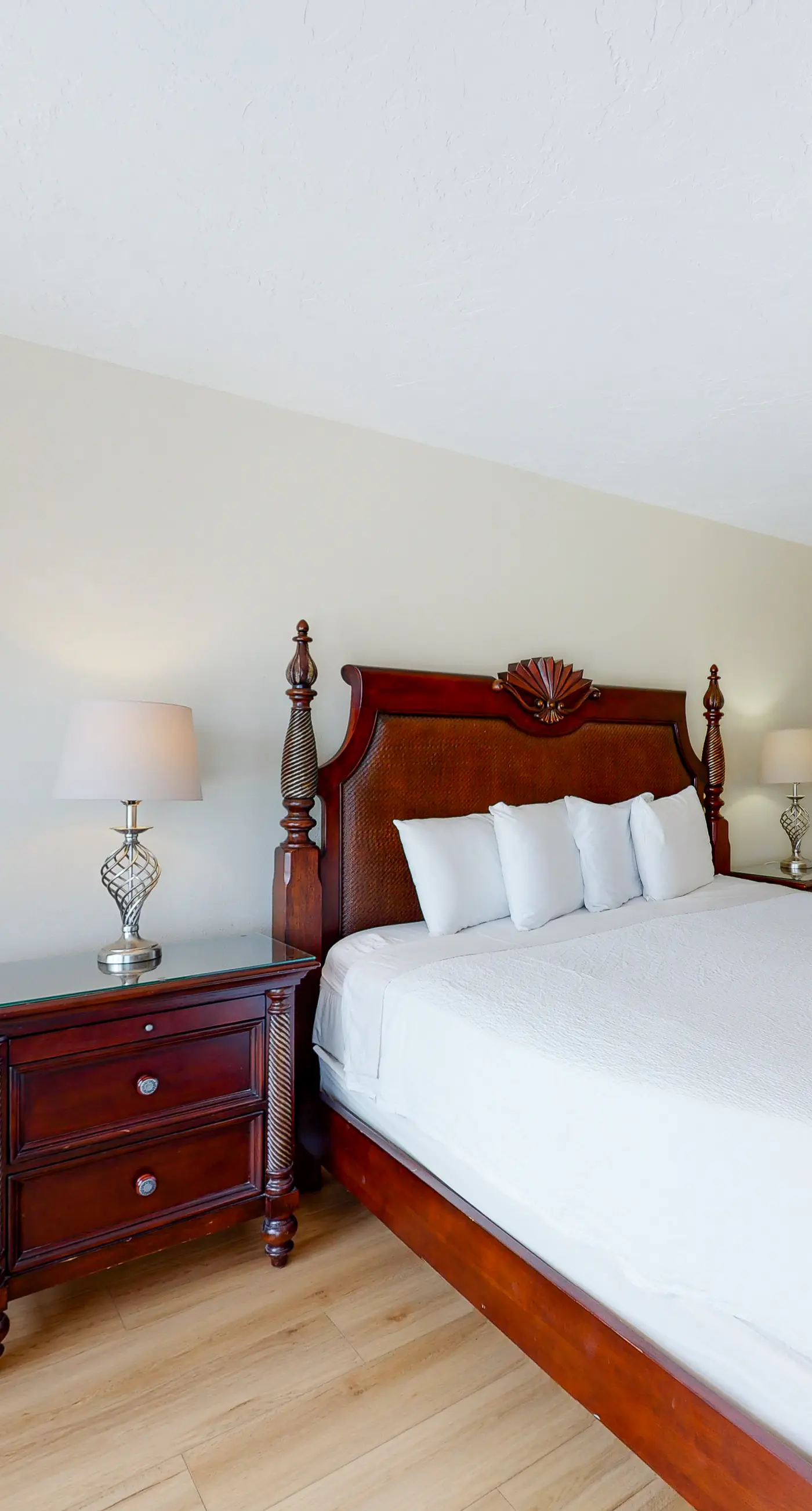 Emerald Towers West 5001 - Beautiful Gulf-front Condo with a Community Pool and Free WiFi