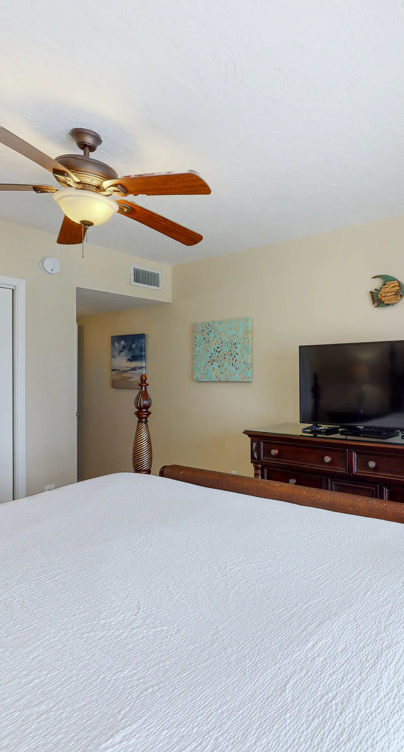 Emerald Towers West 5001 - Beautiful Gulf-front Condo with a Community Pool and Free WiFi
