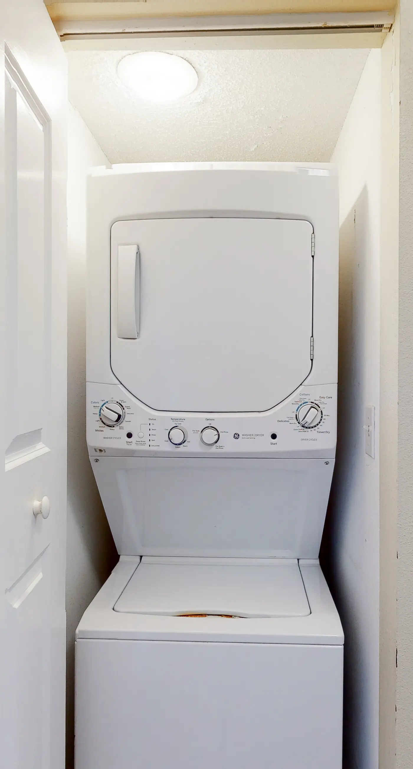 Emerald Towers West 5001 - Beautiful Gulf-front Condo with a Community Pool and Free WiFi