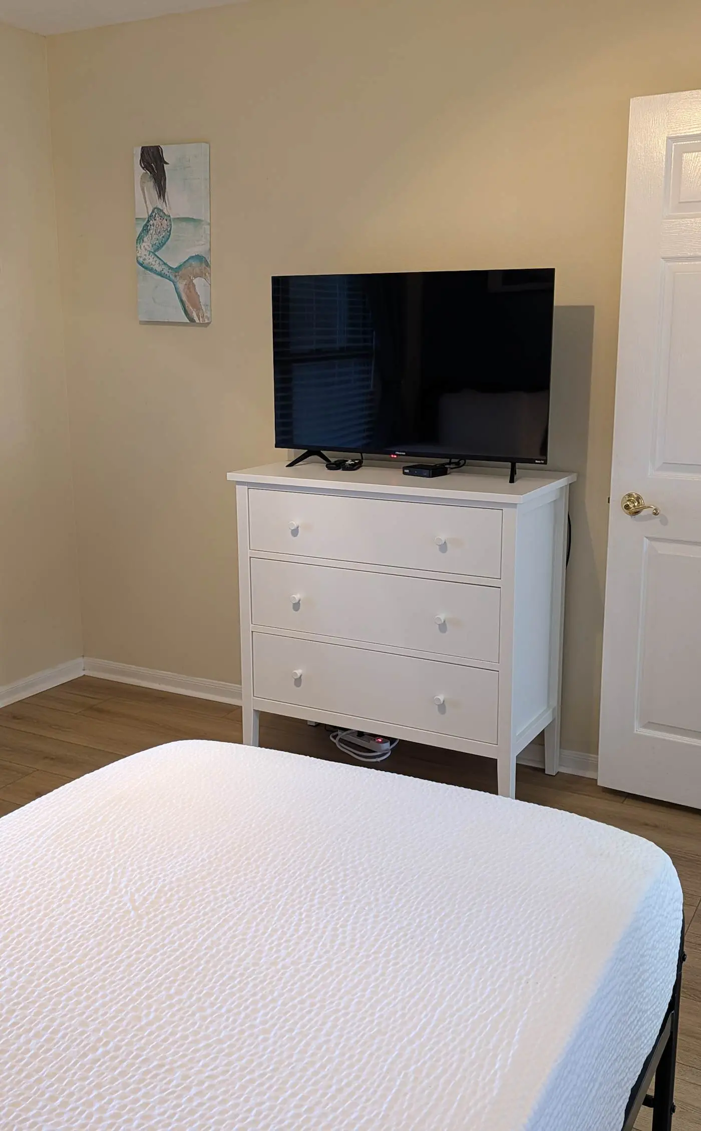 Beautiful Gulf-front Condo with a Community Pool and Seasonal Beach Service