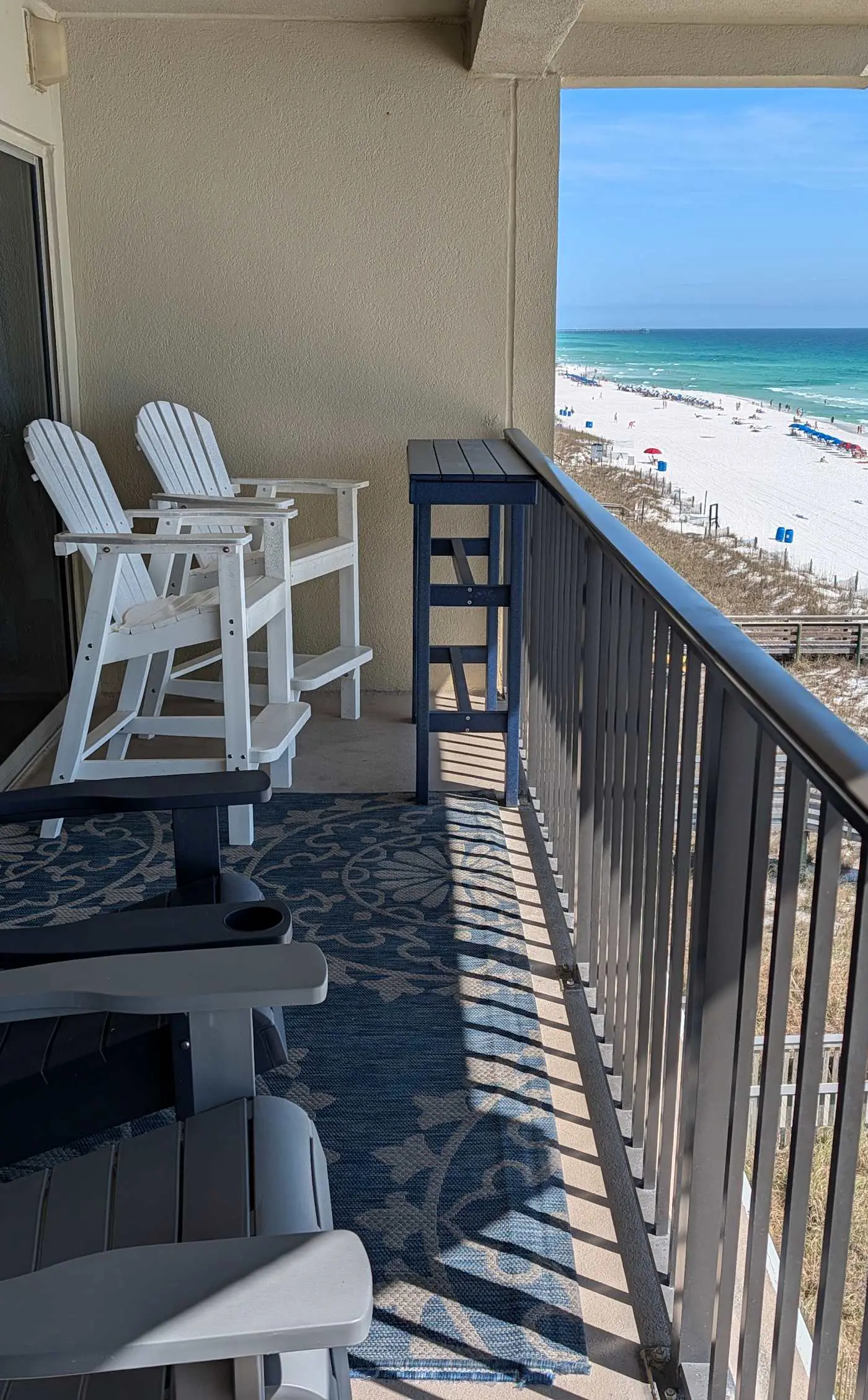 Beautiful Gulf-front Condo with a Community Pool and Seasonal Beach Service