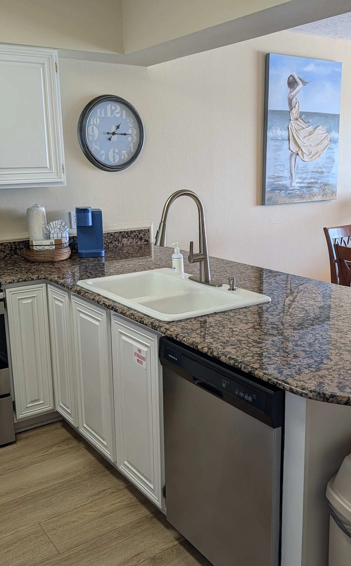 Beautiful Gulf-front Condo with a Community Pool and Seasonal Beach Service