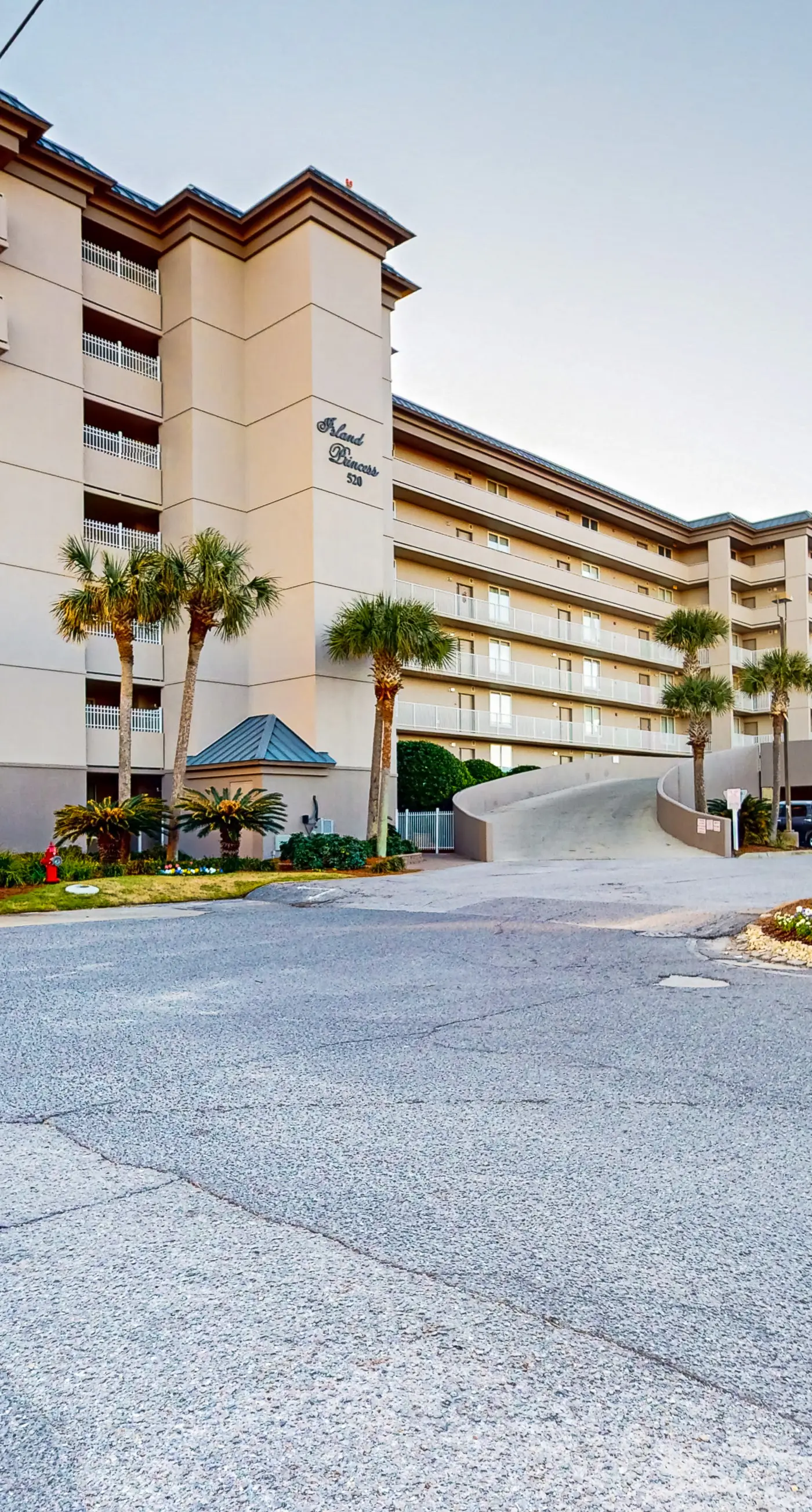 Island Princess 704- Oceanfront, 7th floor condo with balcony, pool, hot tub, AC & washer&dryer
