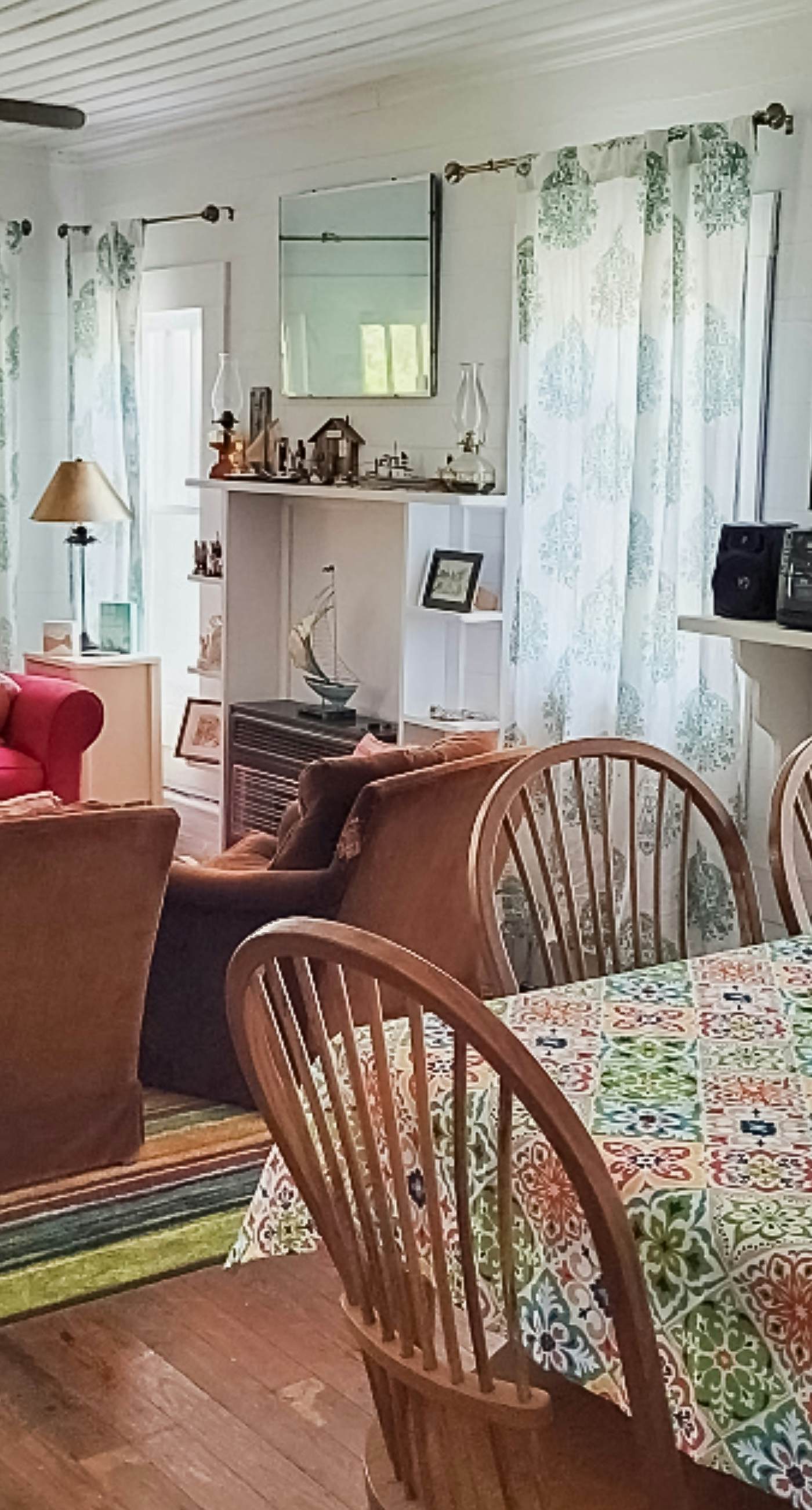 Classic coastal cottage with screened deck, hammock & washer&dryer