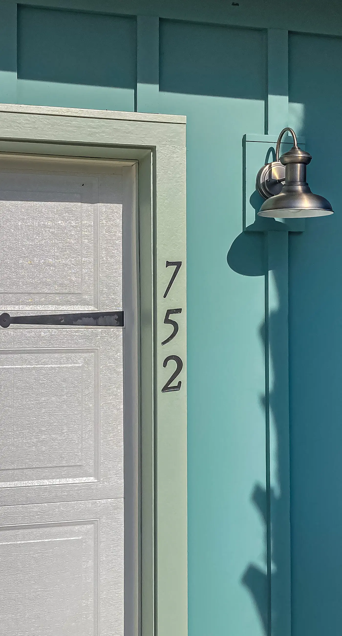 Snowbird-friendly resort home with pool, golf cart, patio, bikes, beach access