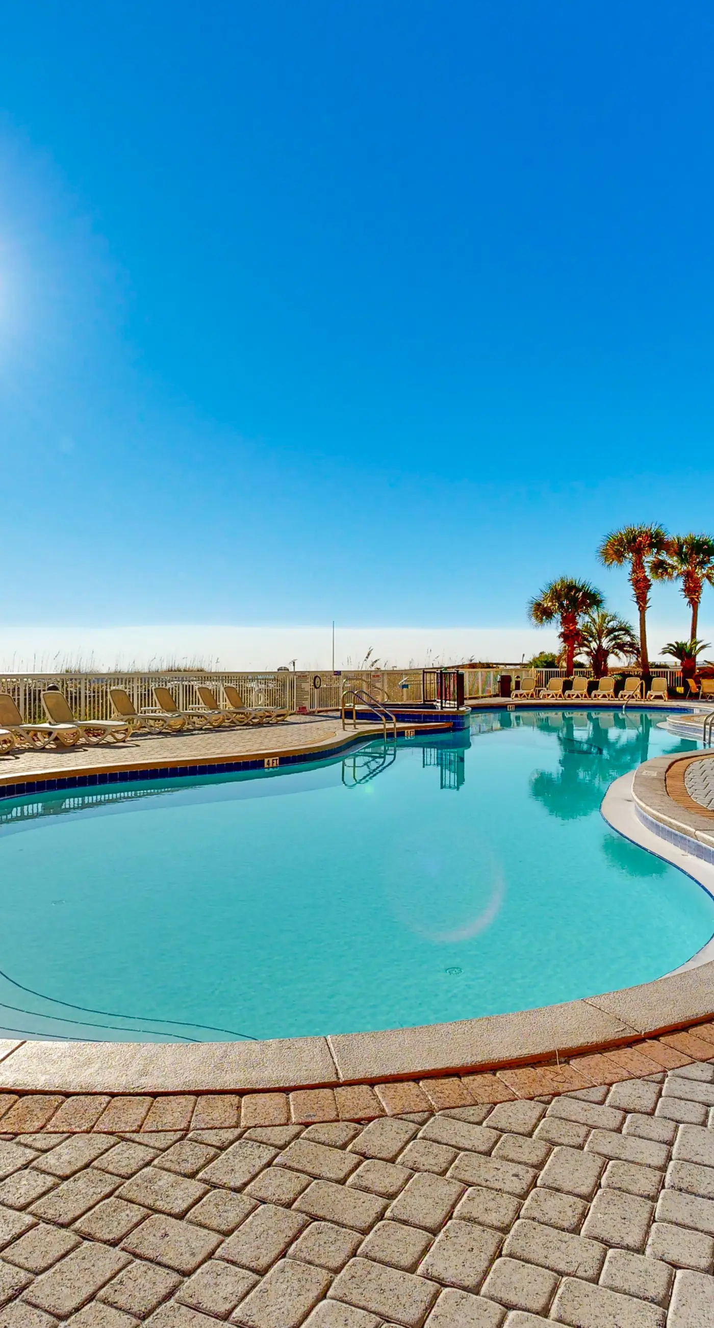 Gulf Front 4BR | Pools | Hot Tub | Balcony | W/D