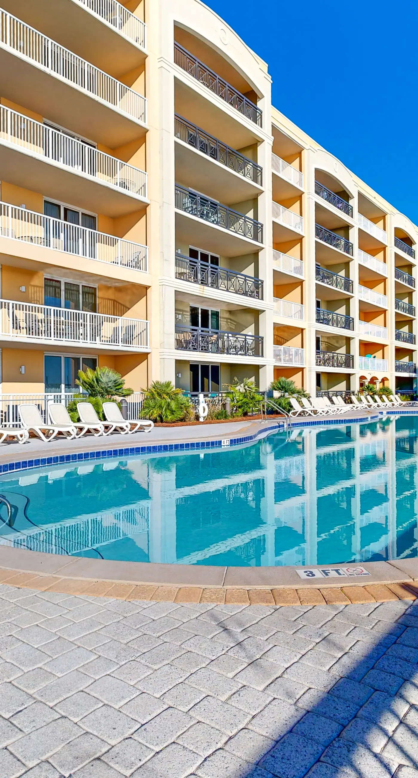 Gulf Front 4BR | Pools | Hot Tub | Balcony | W/D