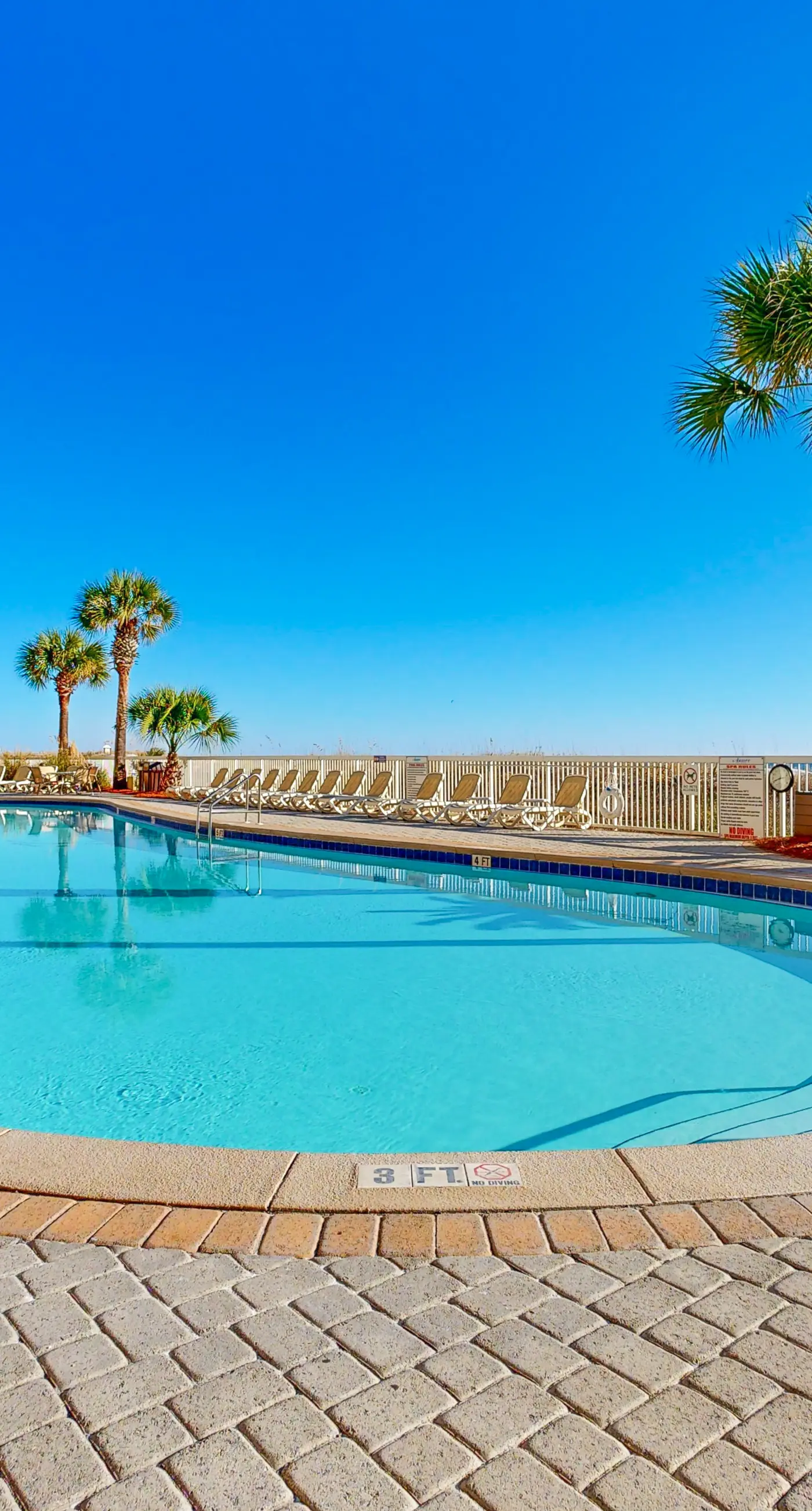 Gulf Front 4BR | Pools | Hot Tub | Balcony | W/D