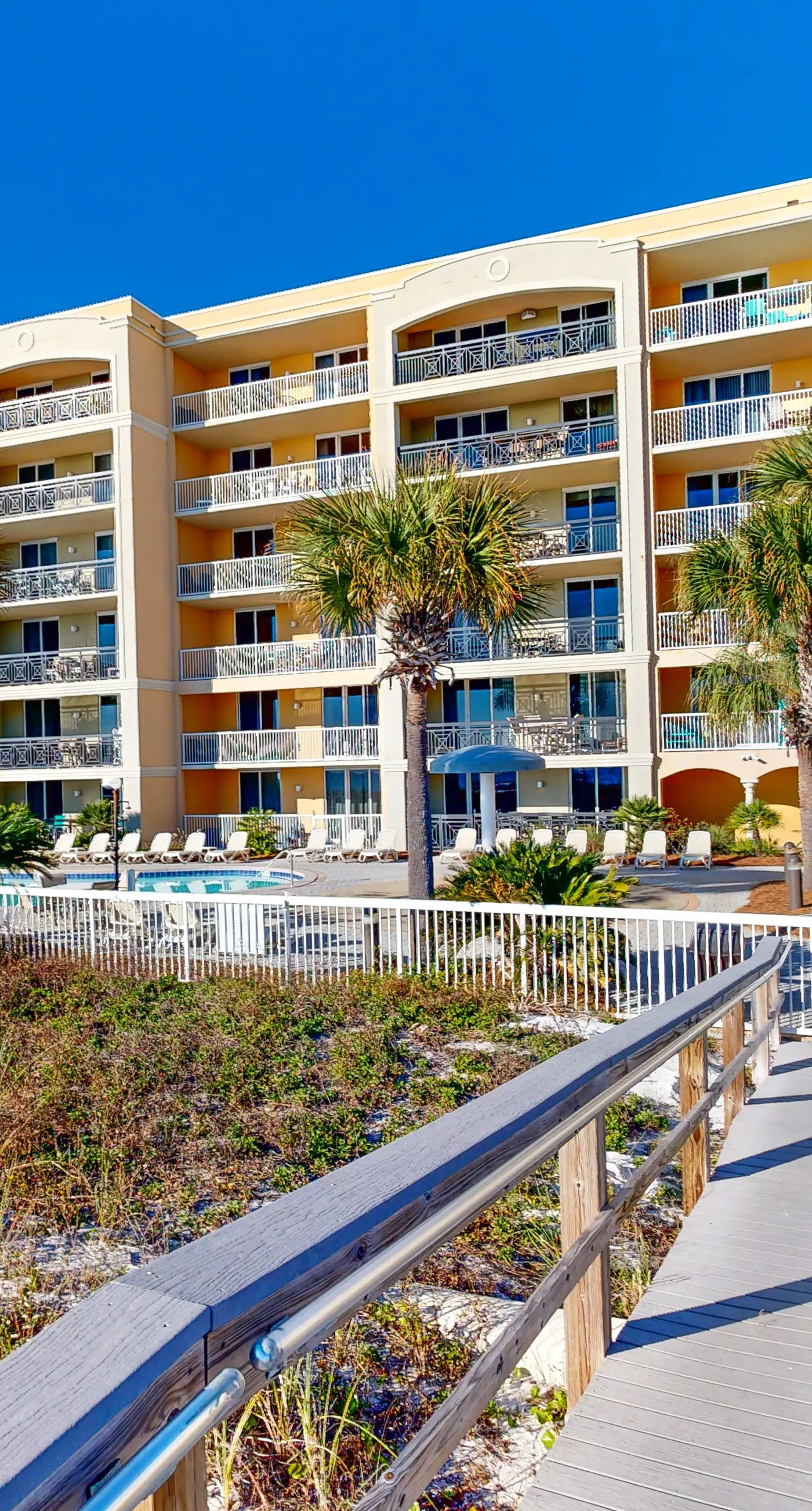 Gulf Front 4BR | Pools | Hot Tub | Balcony | W/D