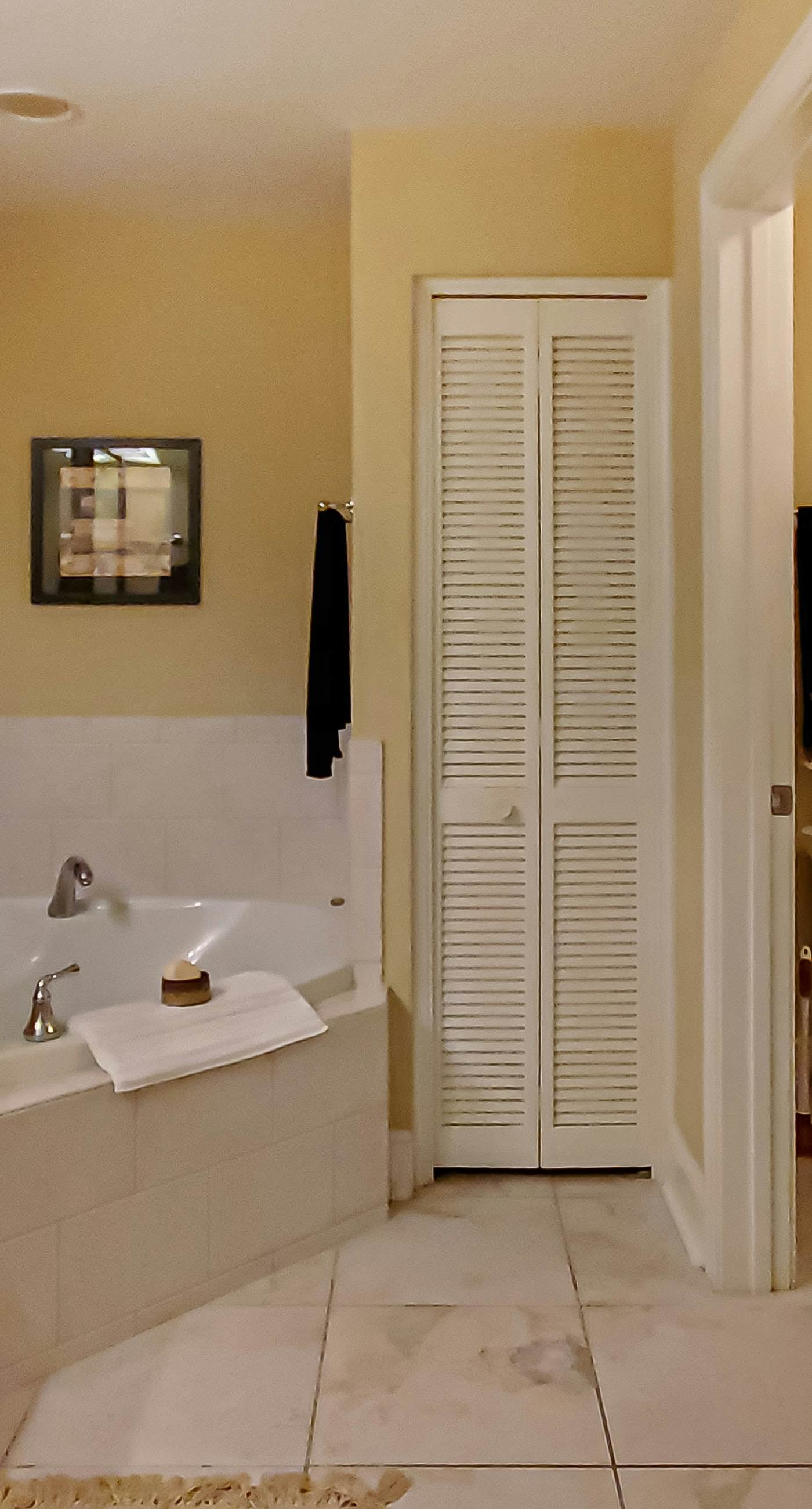 Azure 509. Gorgeous beachfront condo, private balcony, shared pool and beach access