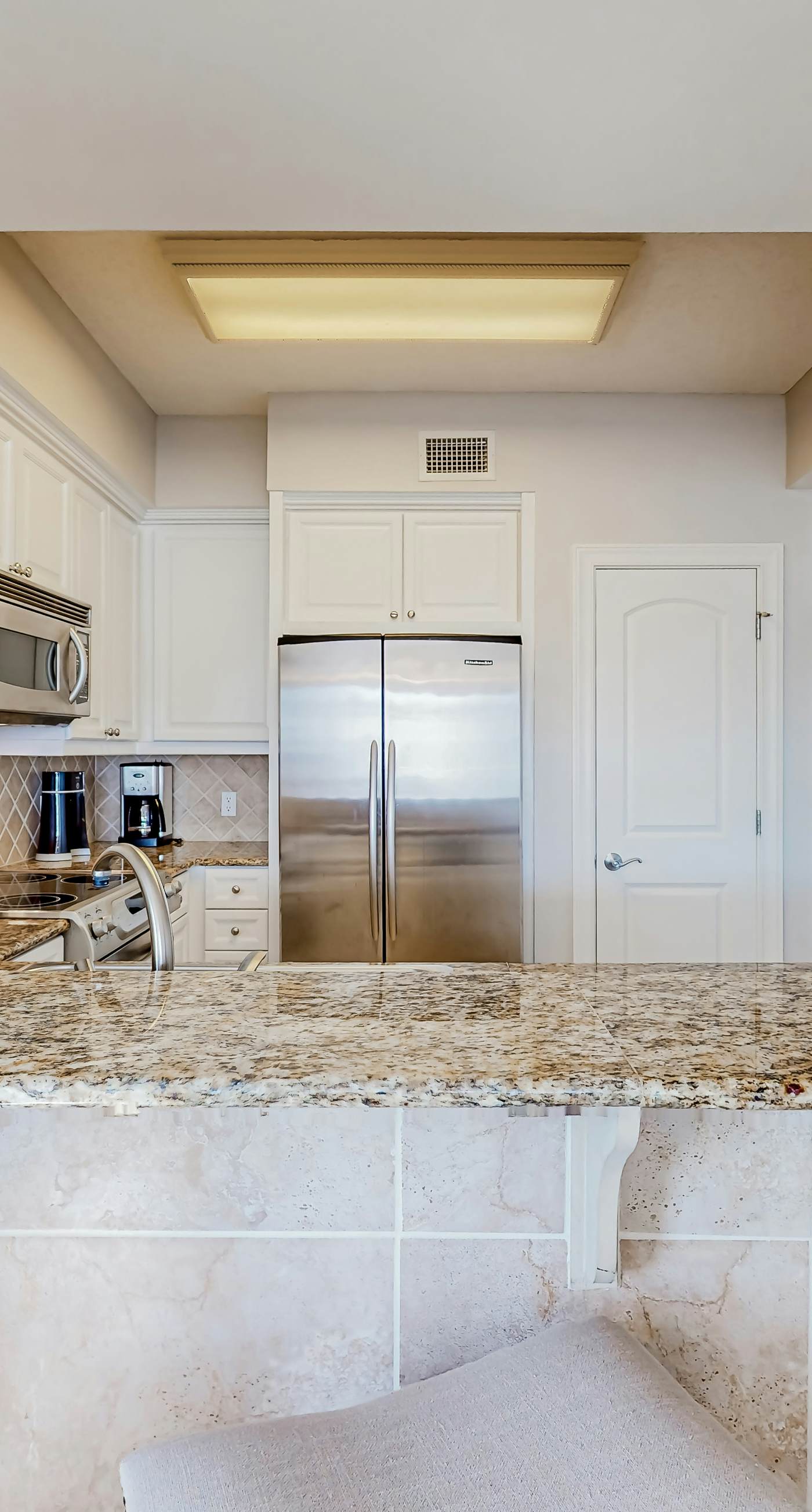 Azure 523-floor condo with hot tub, outdoor pool, gym, partial ocean views, balcony