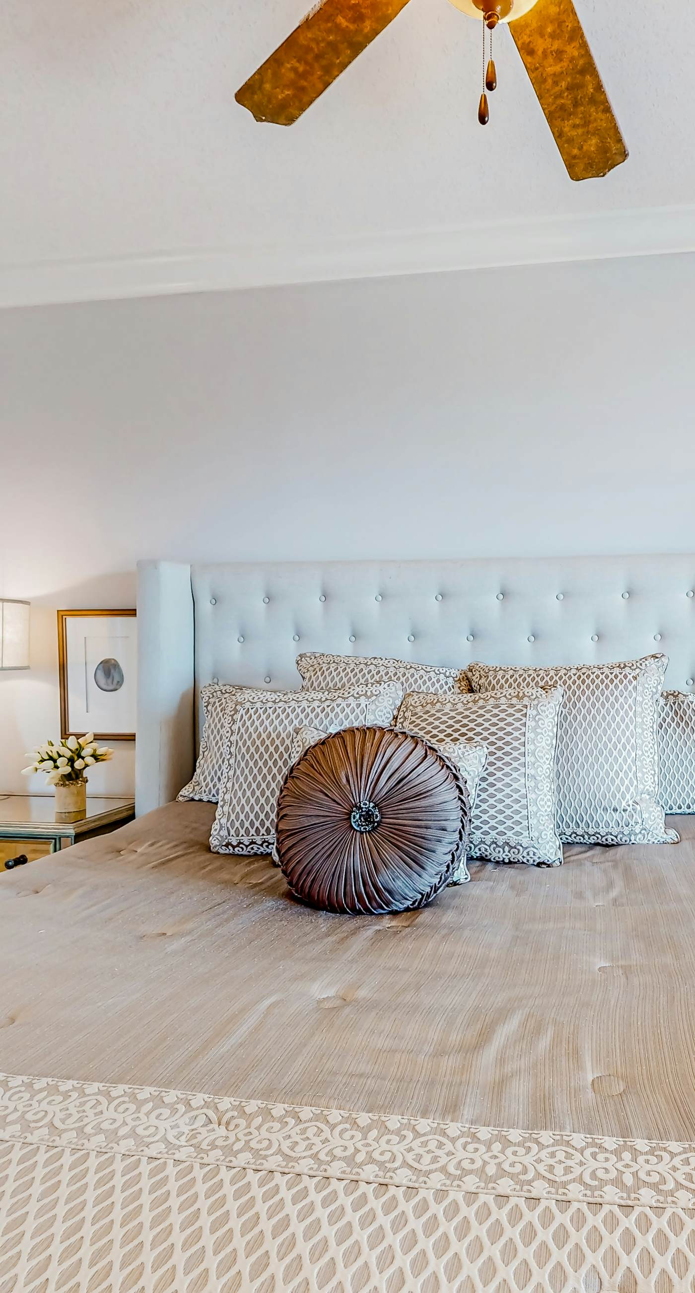 Azure 523-floor condo with hot tub, outdoor pool, gym, partial ocean views, balcony