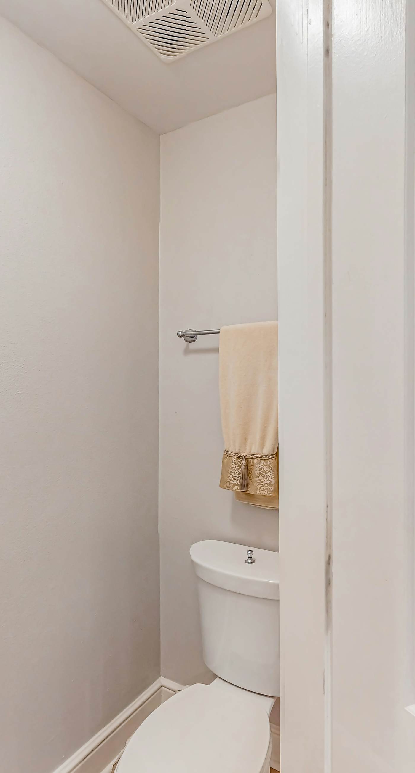 Azure 523-floor condo with hot tub, outdoor pool, gym, partial ocean views, balcony