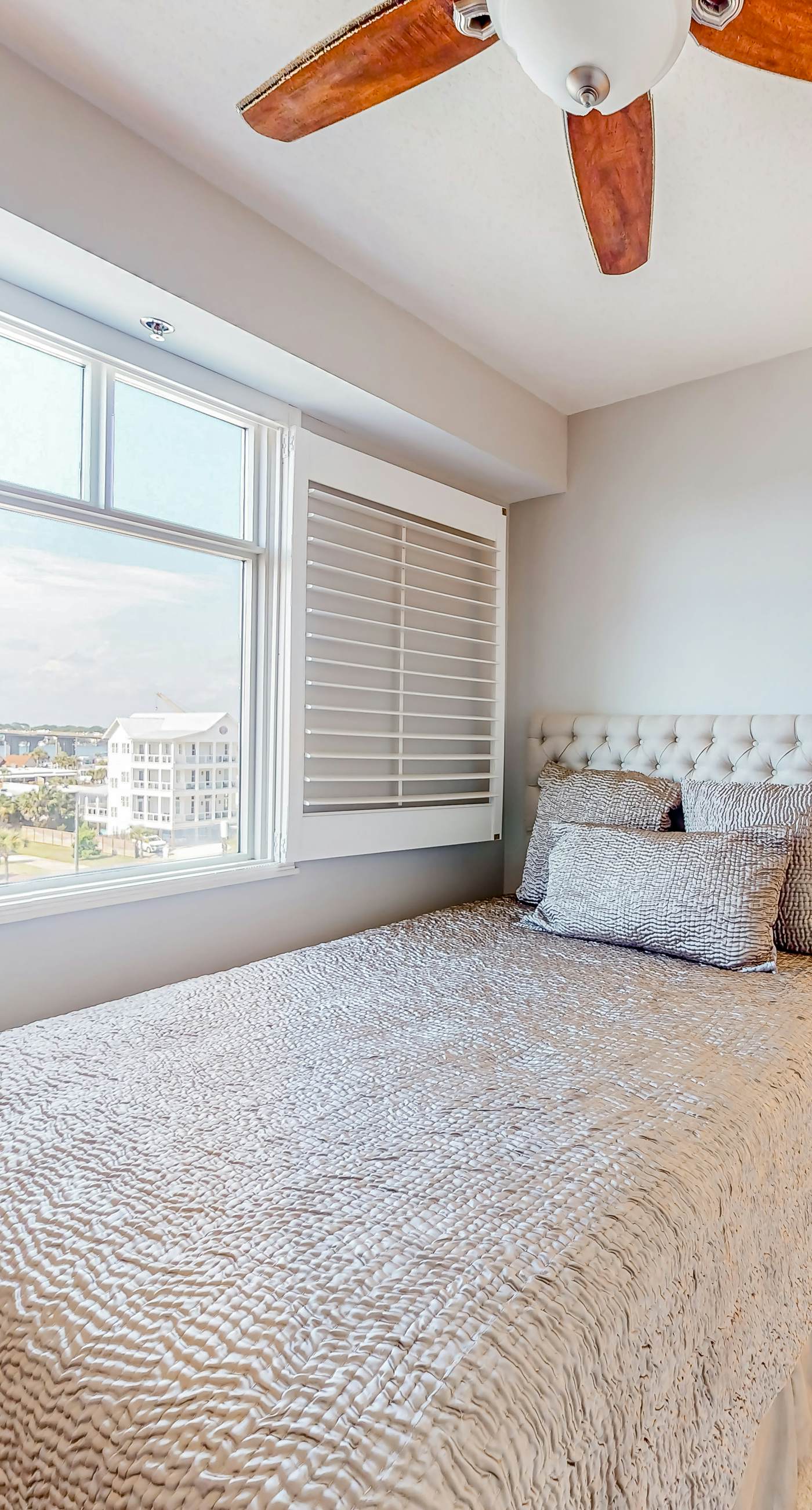 Azure 523-floor condo with hot tub, outdoor pool, gym, partial ocean views, balcony