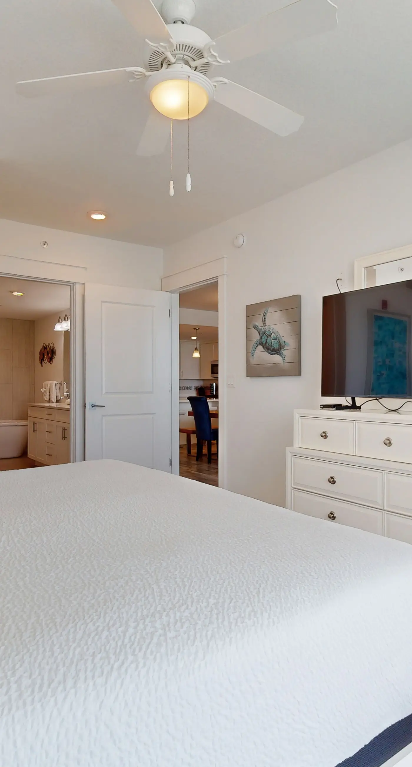 Blu 305 - Gulf-front condo with upgraded features - quick drive to entertainment