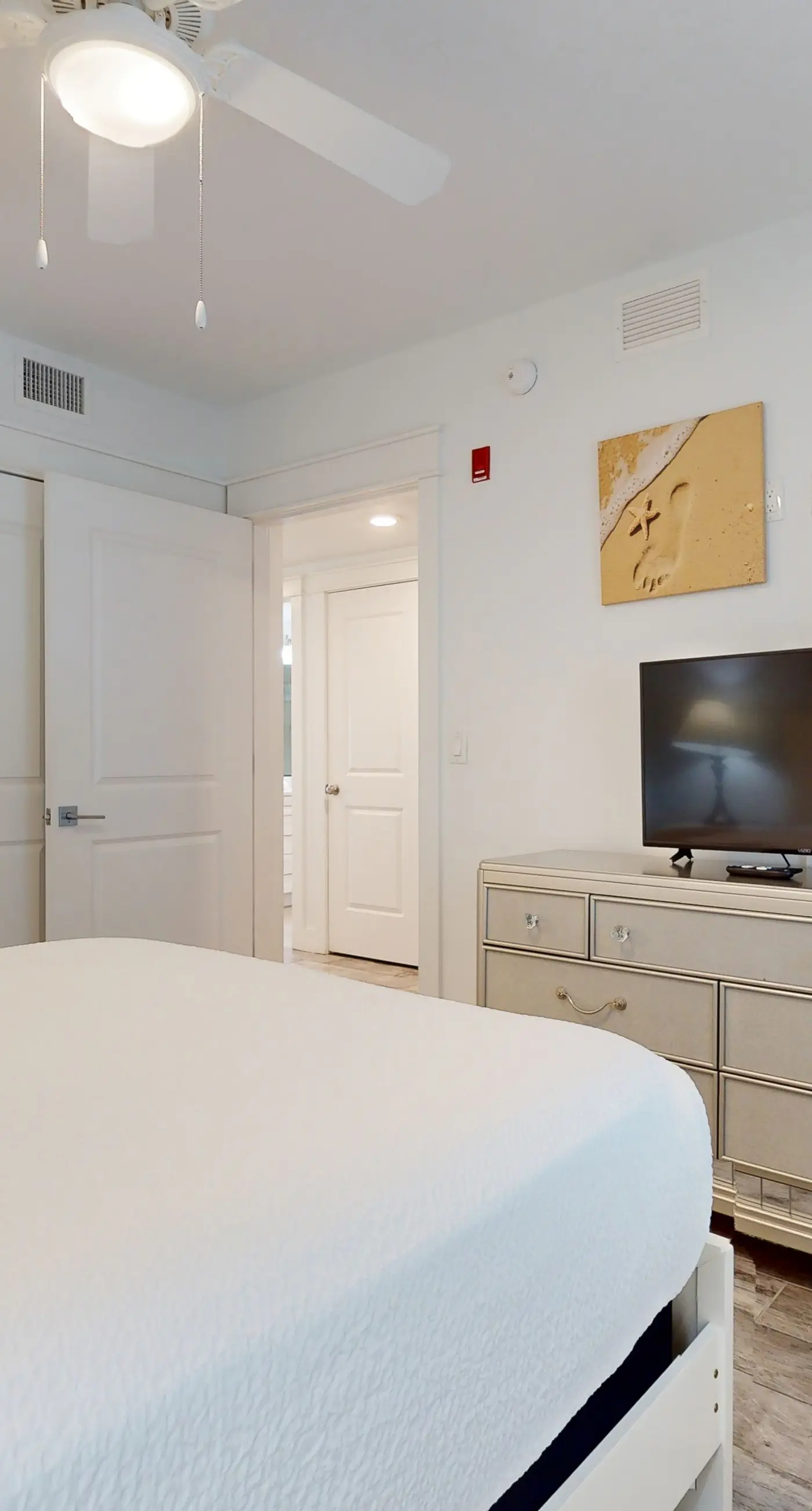 Blu 305 - Gulf-front condo with upgraded features - quick drive to entertainment