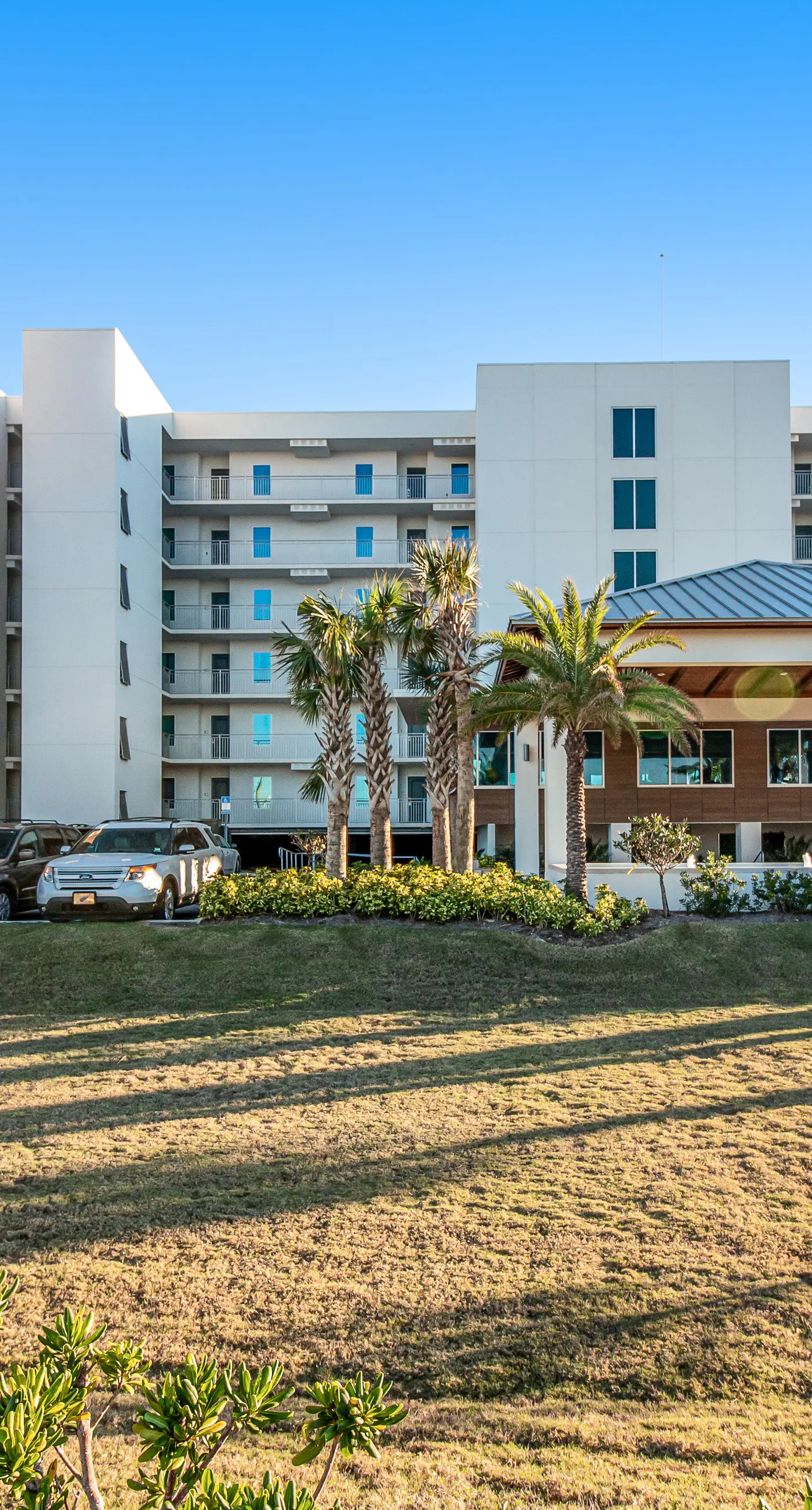 Blu 305 - Gulf-front condo with upgraded features - quick drive to entertainment