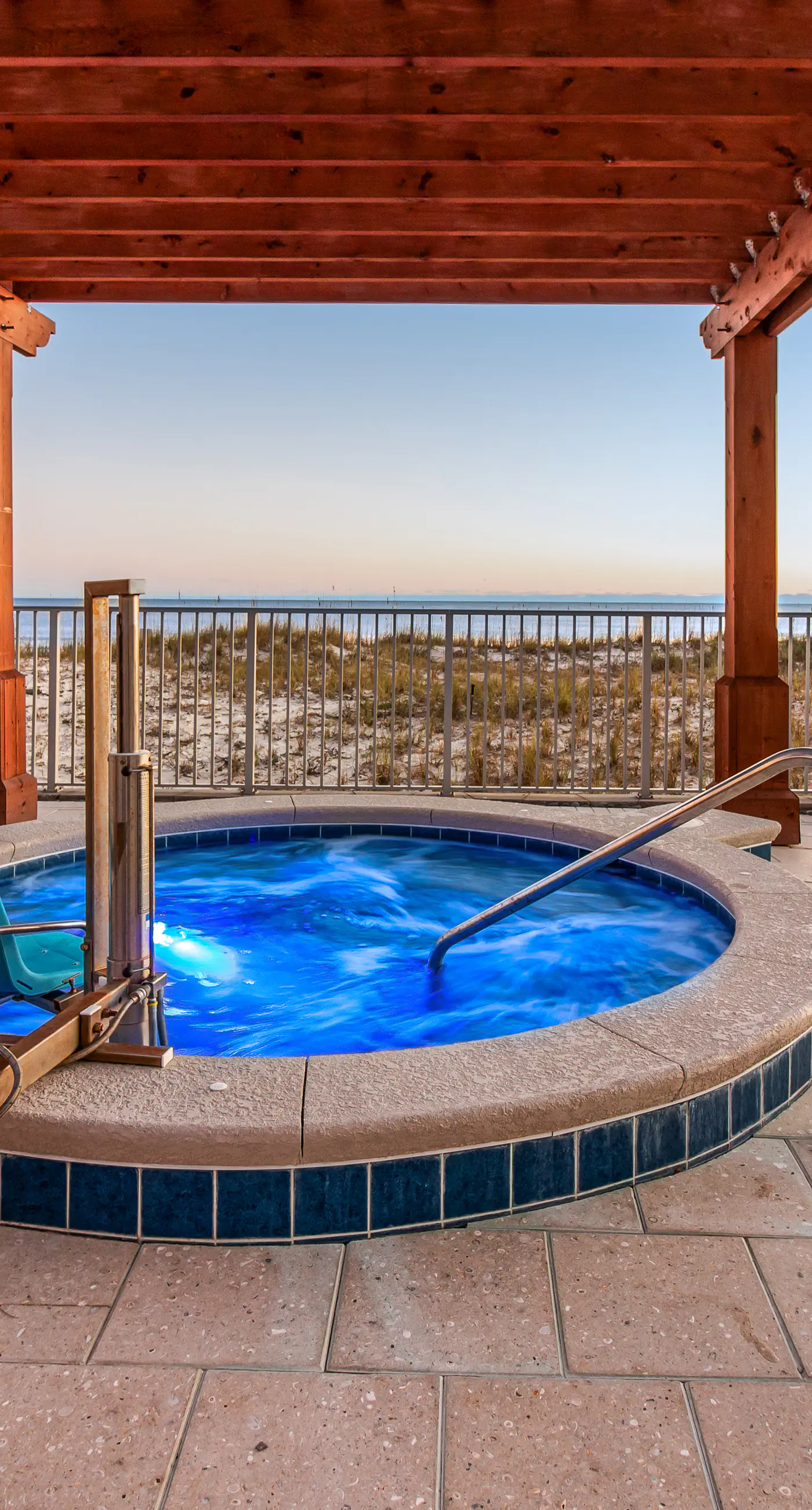 Blu 305 - Gulf-front condo with upgraded features - quick drive to entertainment