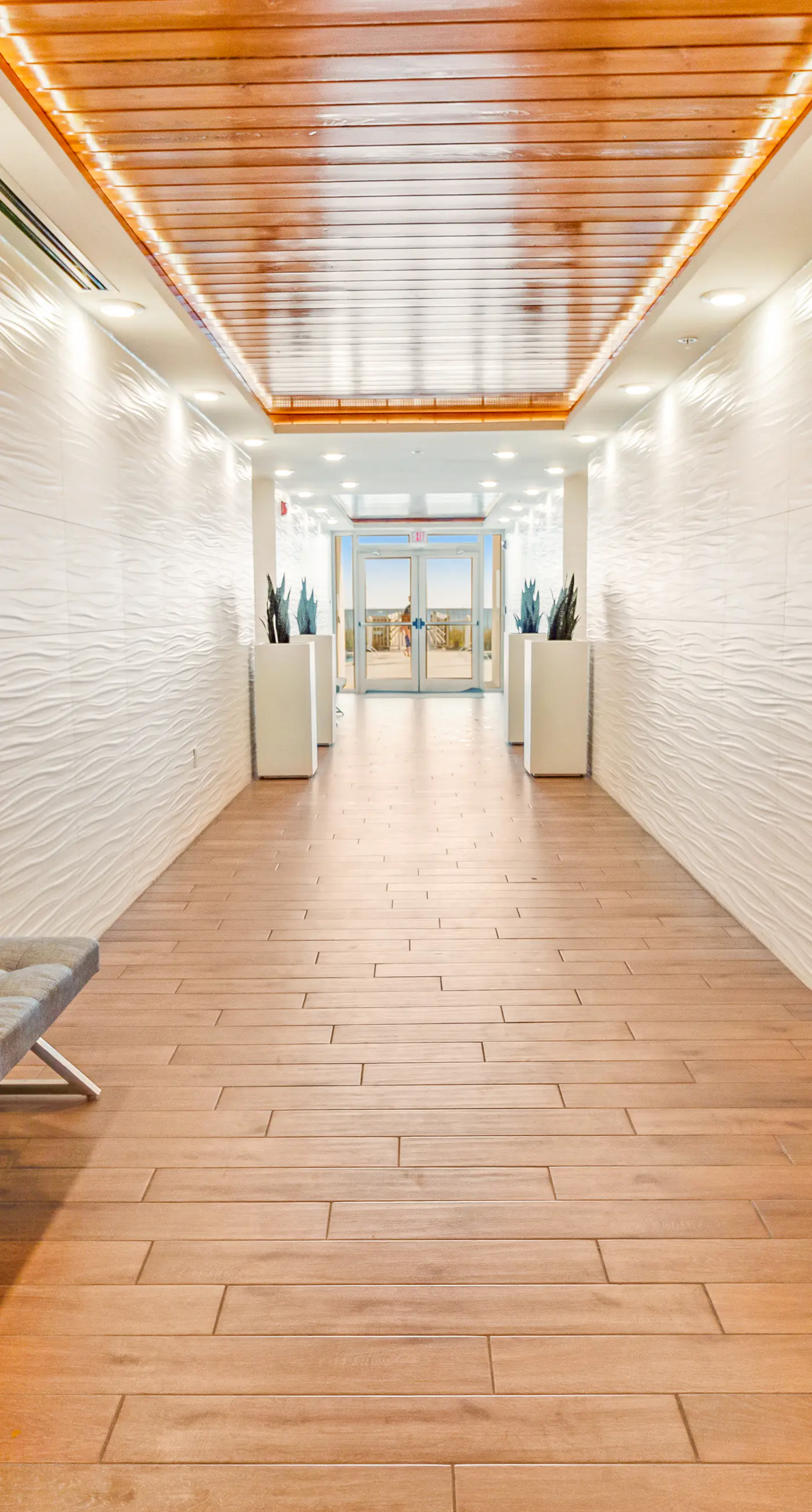 Blu 305 - Gulf-front condo with upgraded features - quick drive to entertainment