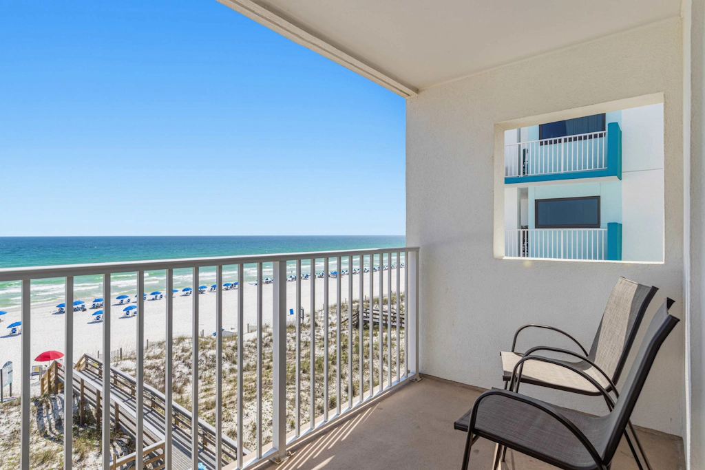 Dreamy island escape with beach access, pool & complimentary seasonal beach service
