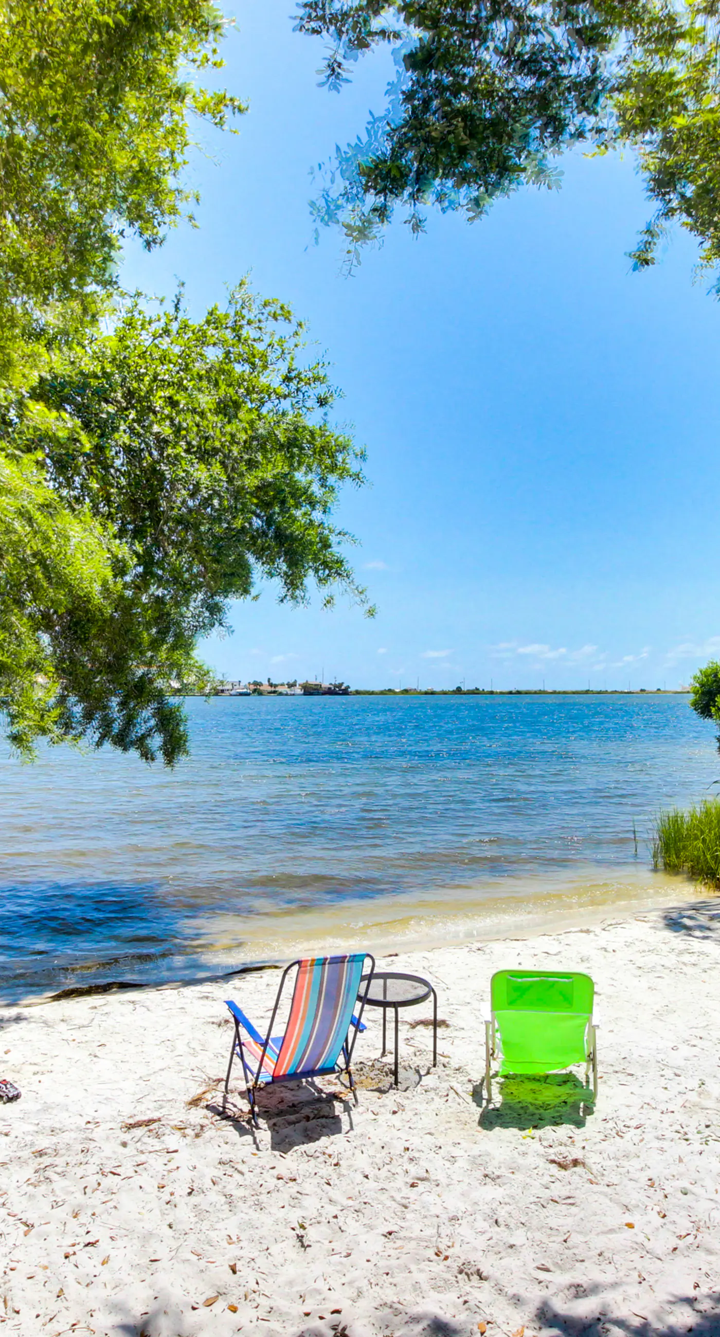Peaceful corner studio with pool & Santa Rosa Sound views - snowbird-friendly