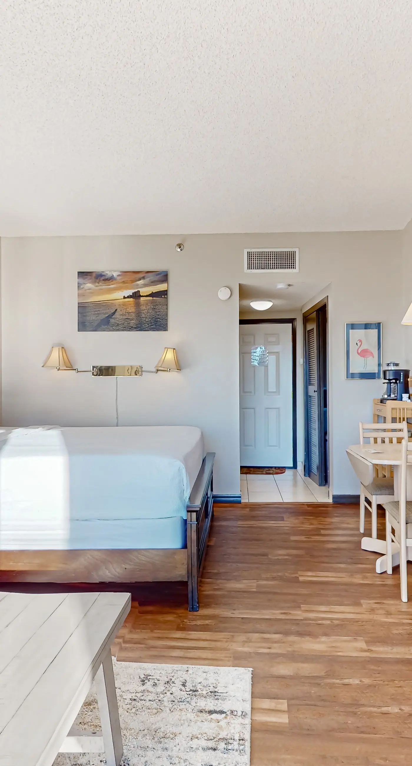 Peaceful corner studio with pool & Santa Rosa Sound views - snowbird-friendly