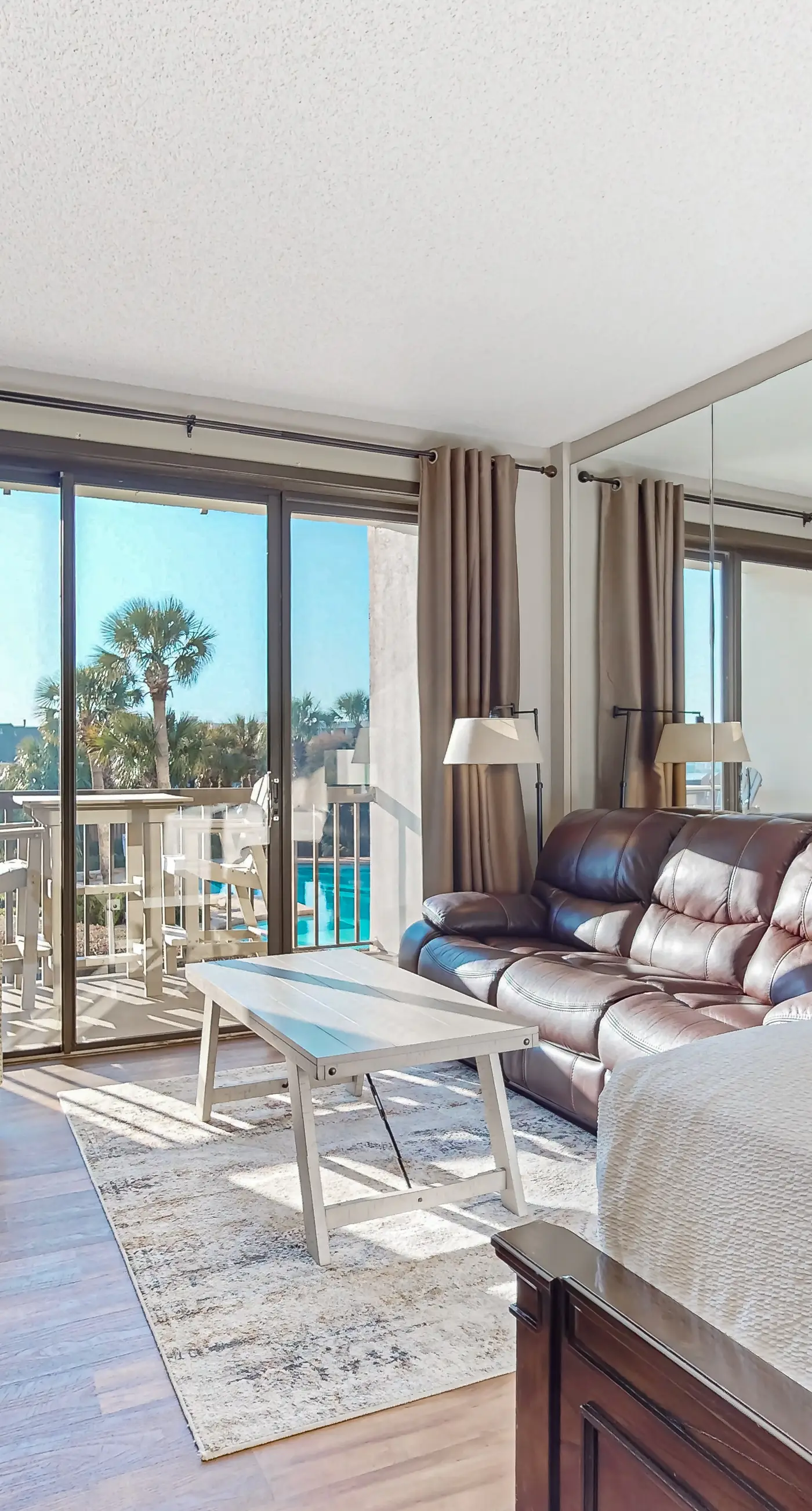 Peaceful corner studio with pool & Santa Rosa Sound views - snowbird-friendly