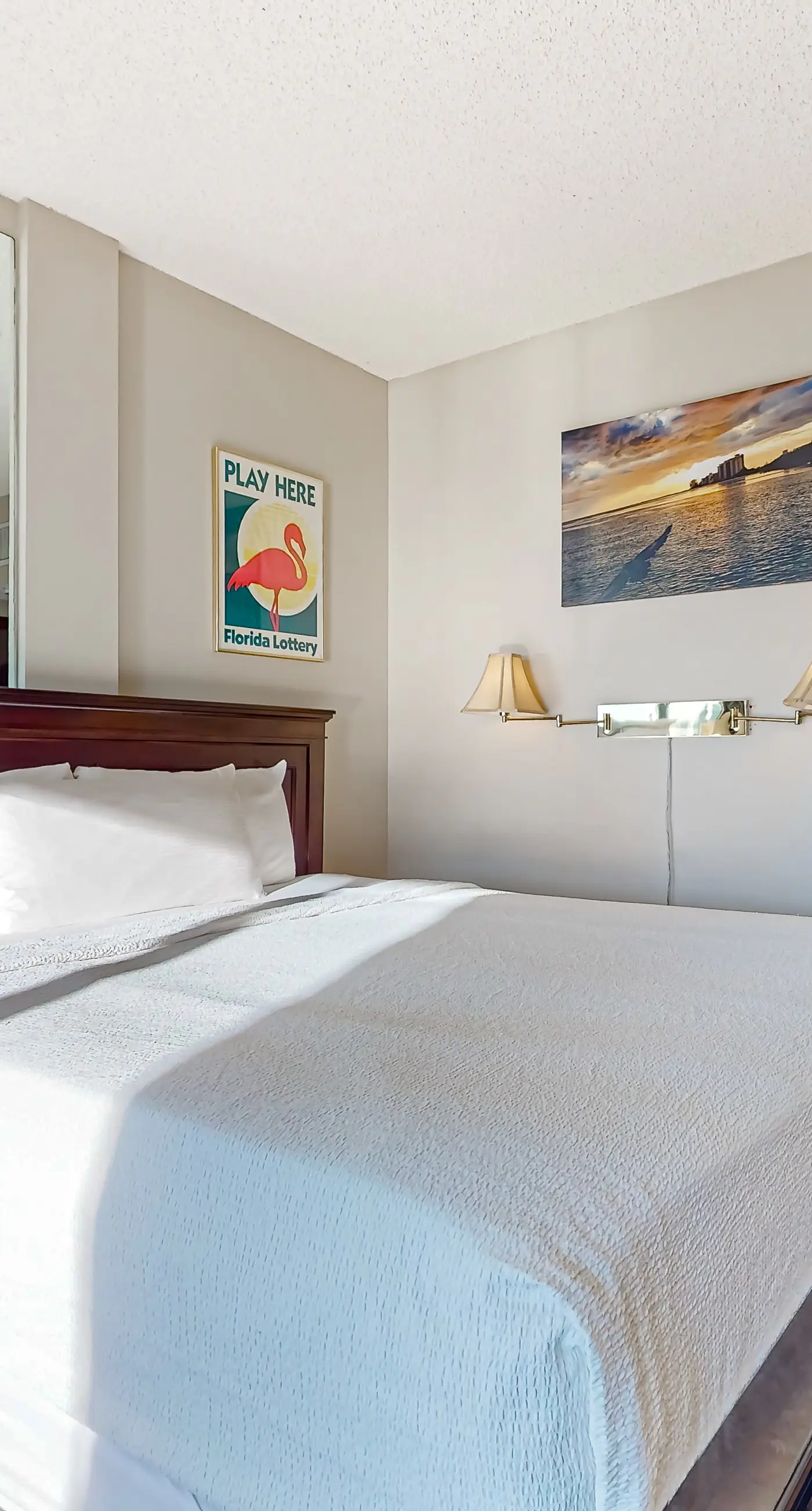 Peaceful corner studio with pool & Santa Rosa Sound views - snowbird-friendly
