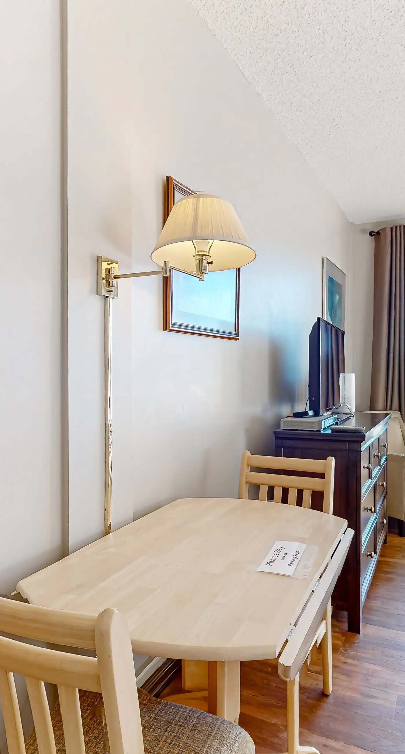 Peaceful corner studio with pool & Santa Rosa Sound views - snowbird-friendly
