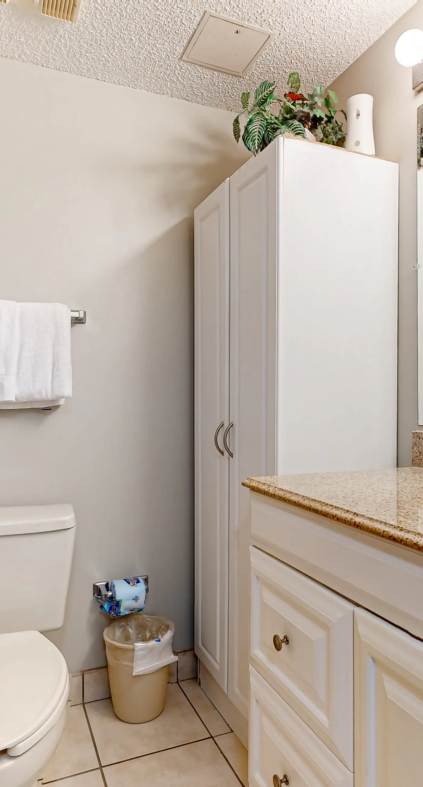 Peaceful corner studio with pool & Santa Rosa Sound views - snowbird-friendly