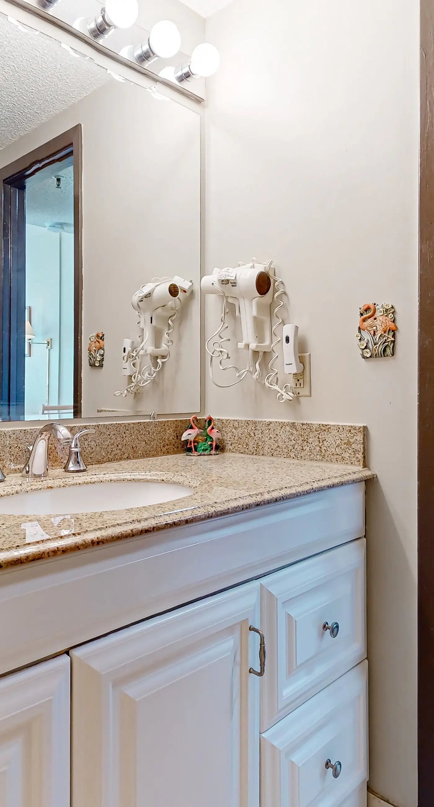 Peaceful corner studio with pool & Santa Rosa Sound views - snowbird-friendly