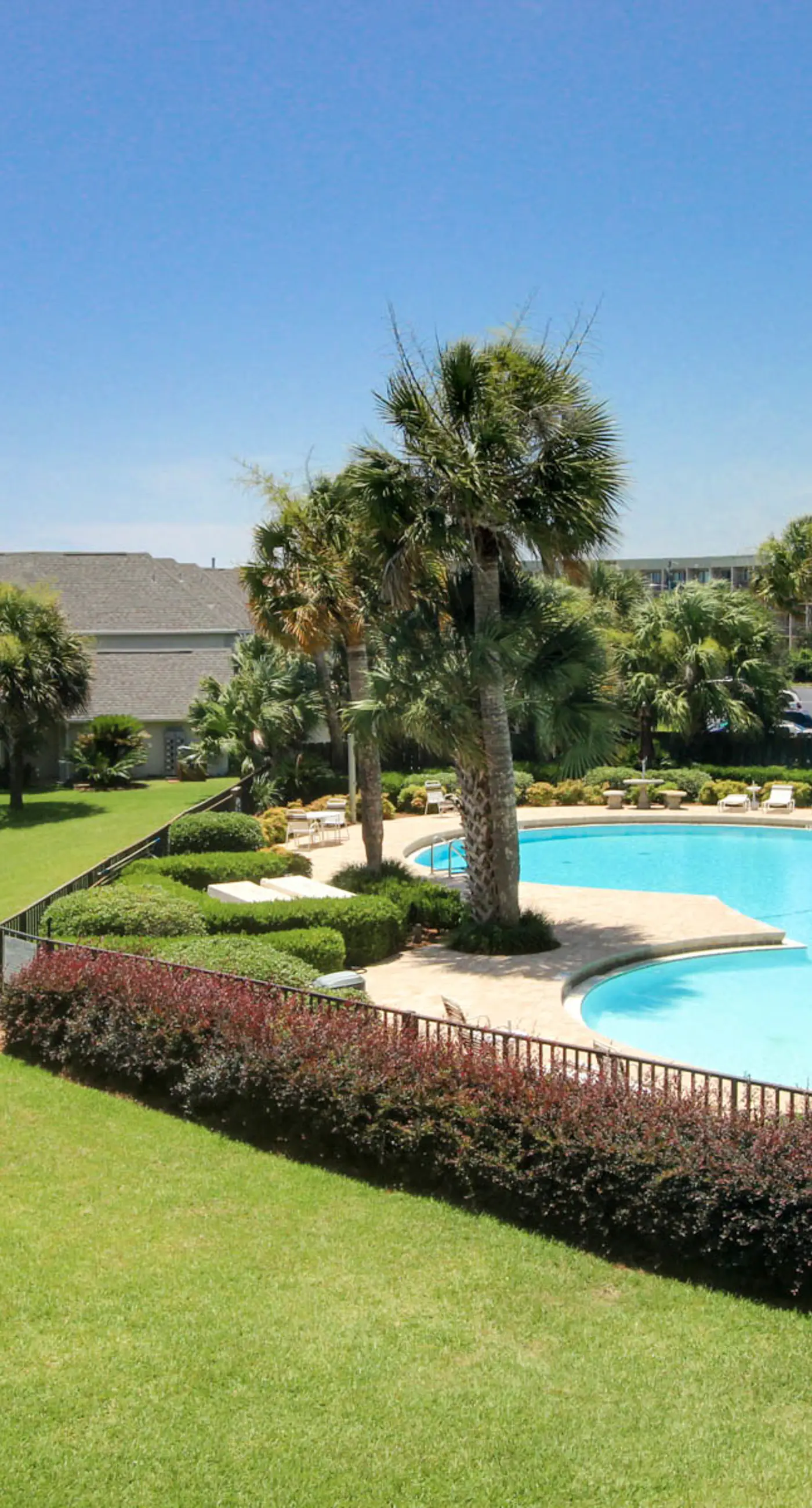 Peaceful corner studio with pool & Santa Rosa Sound views - snowbird-friendly